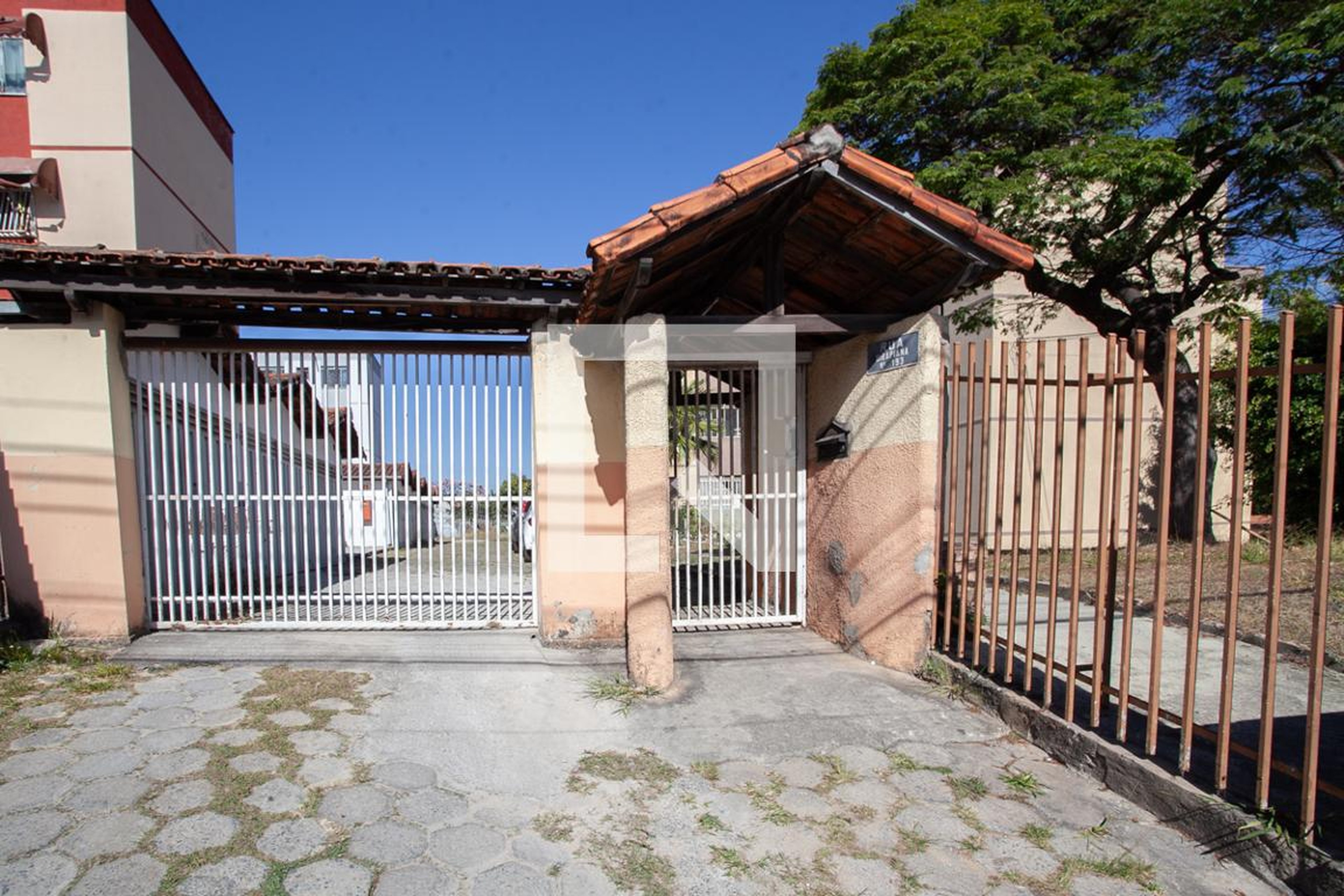 Fachada Condomínio em Rua Uirapiana, 193