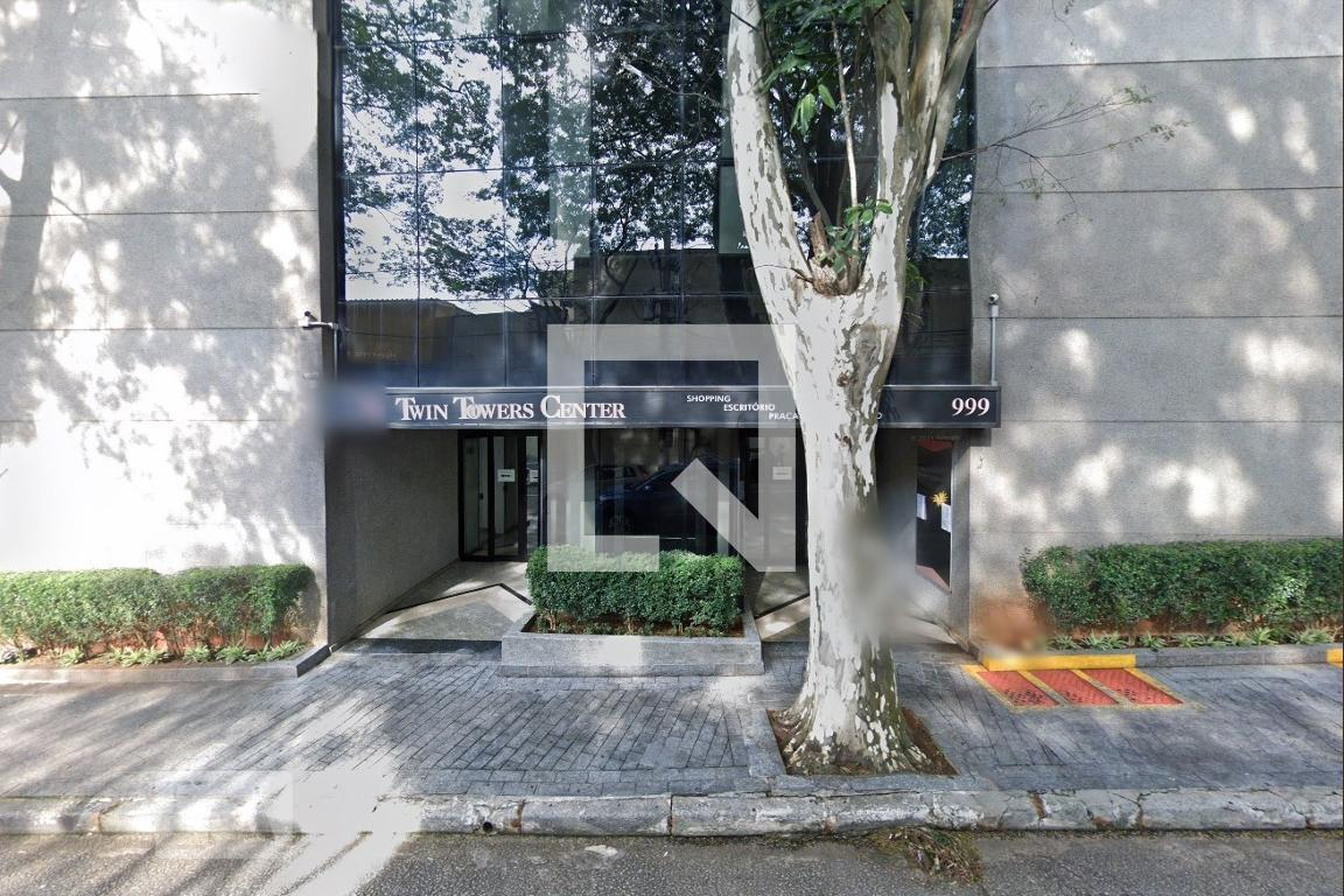 Fachada do Condomínio Edifício Flat Tower