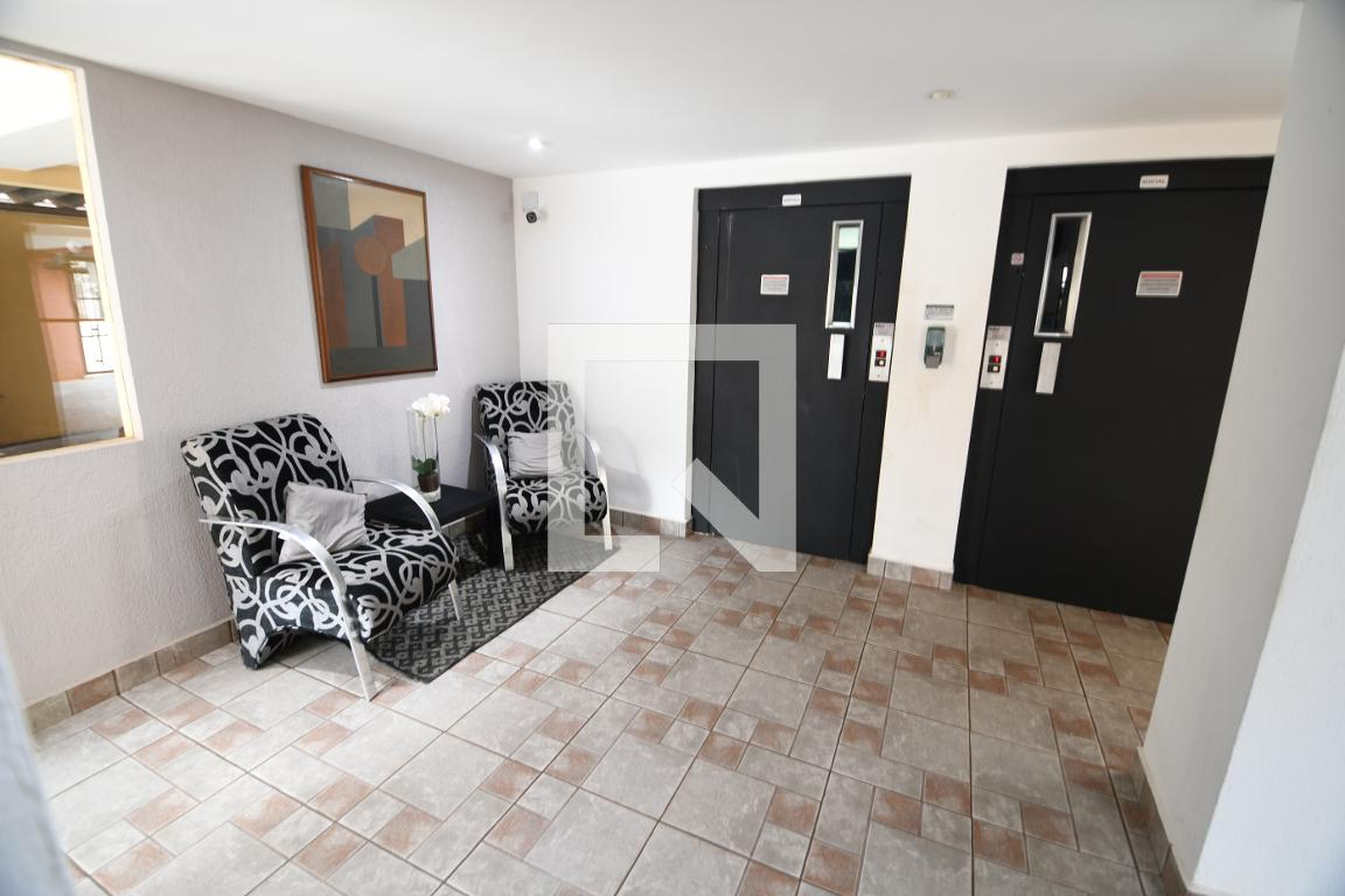 Hall social Condomínio em Rua Doutor Guilherme da Silva, 28