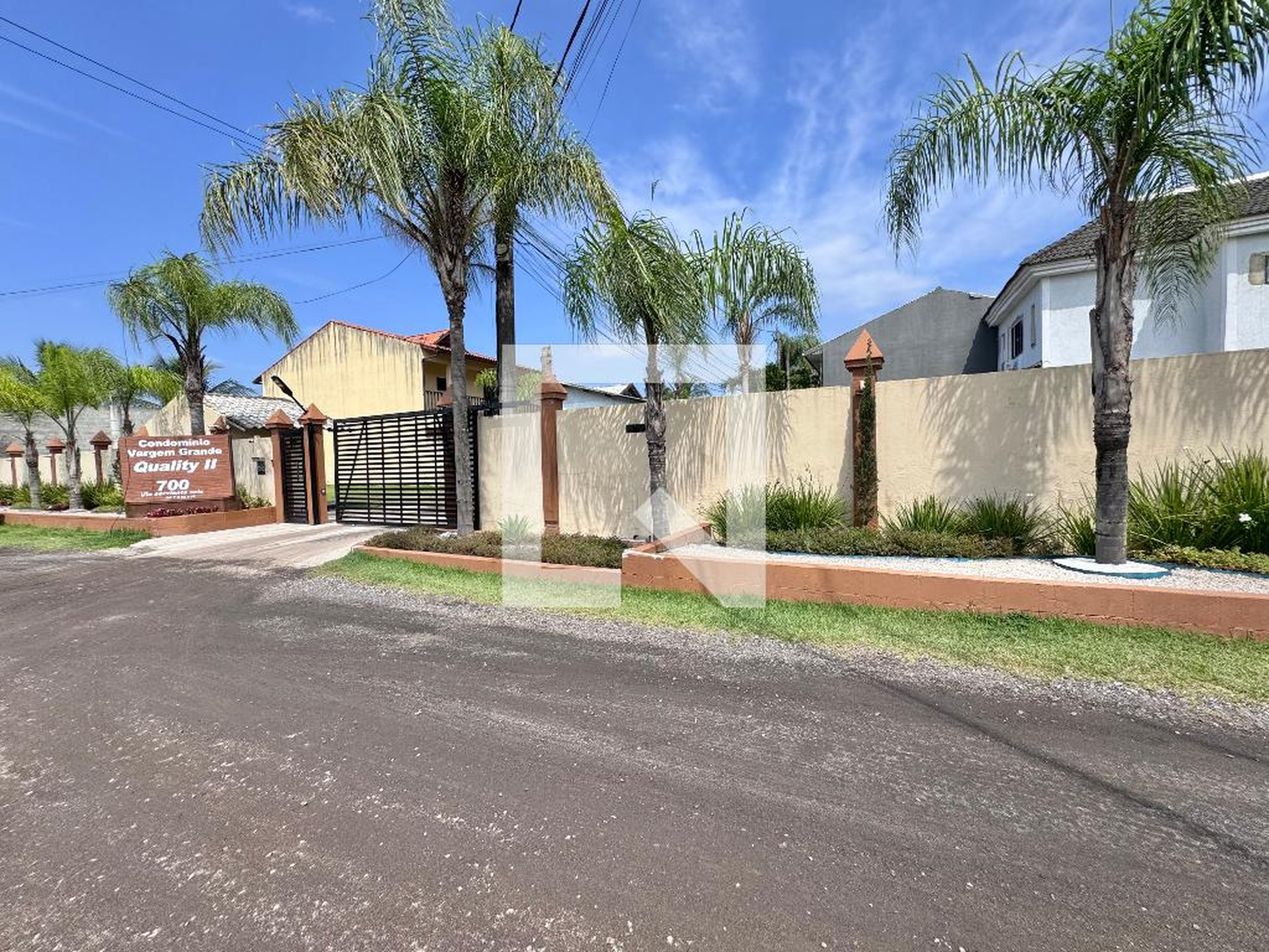 Fachada Condomínio em Via Serviente Seis, 700