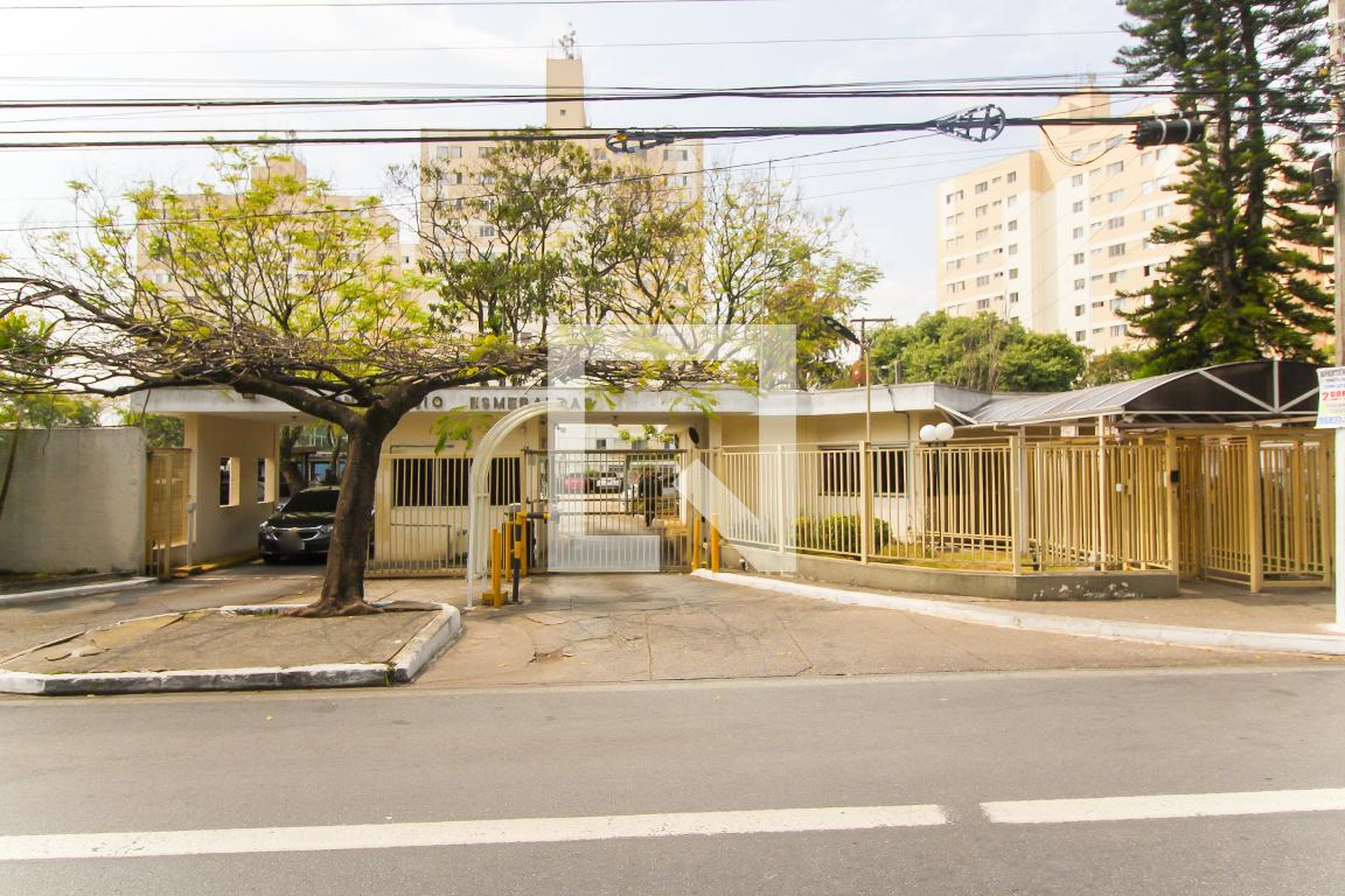 Fachada do Prédio Condomínio em Avenida Águia de Haia, 2100