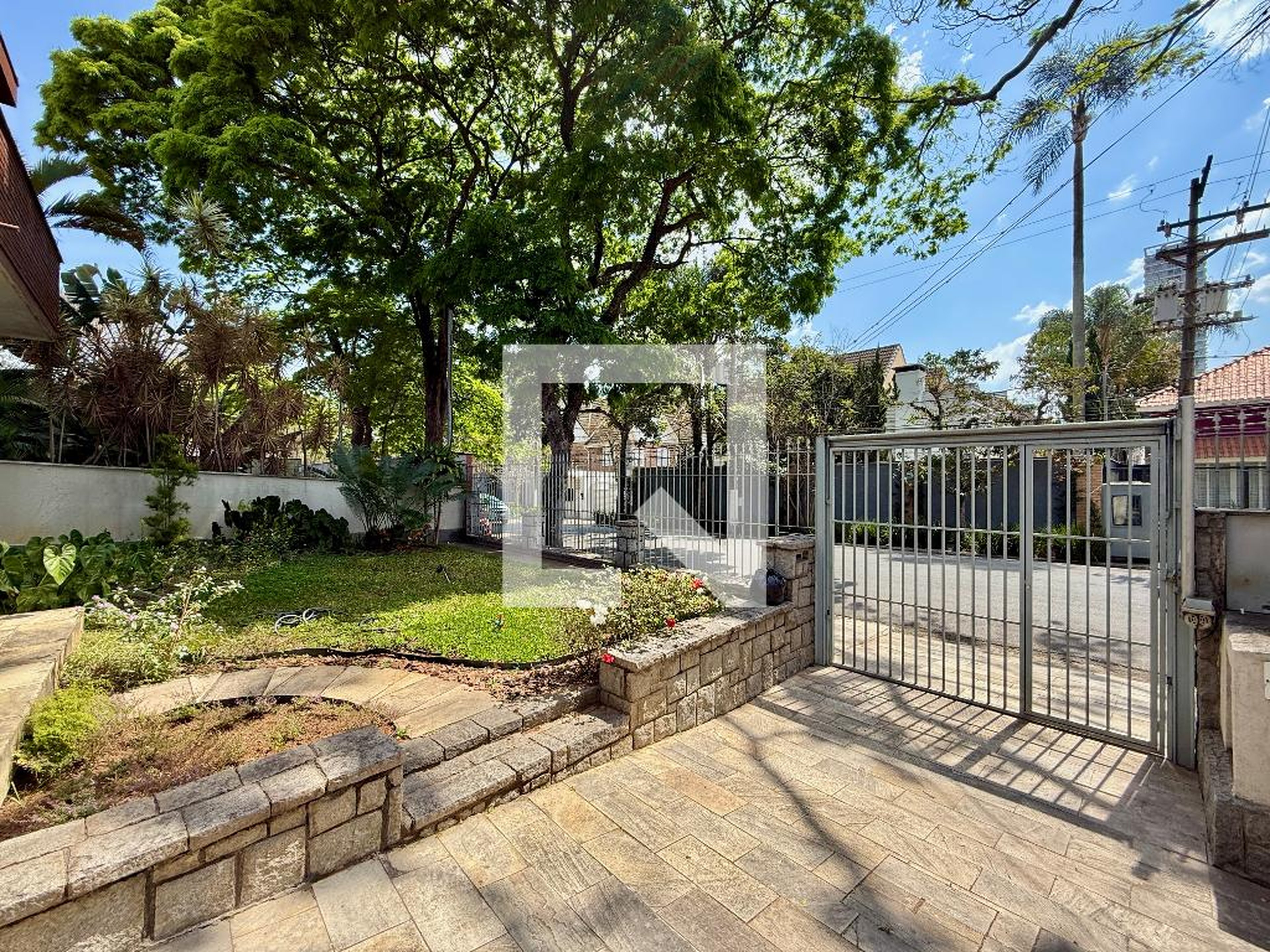 Entrada Condomínio em Rua Barão de Jaceguai, 368