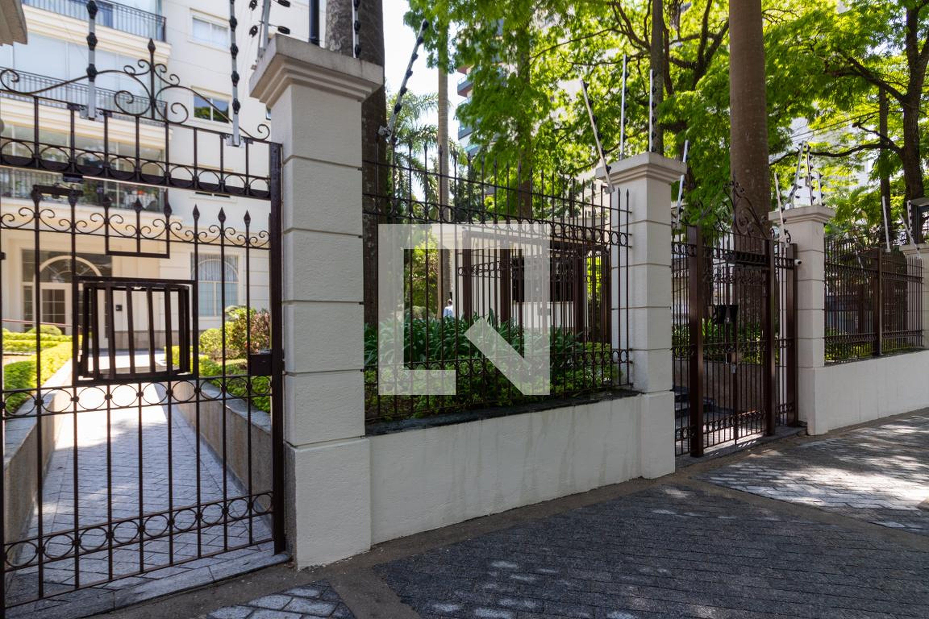 Fachada Condomínio em Avenida Jandira, 662