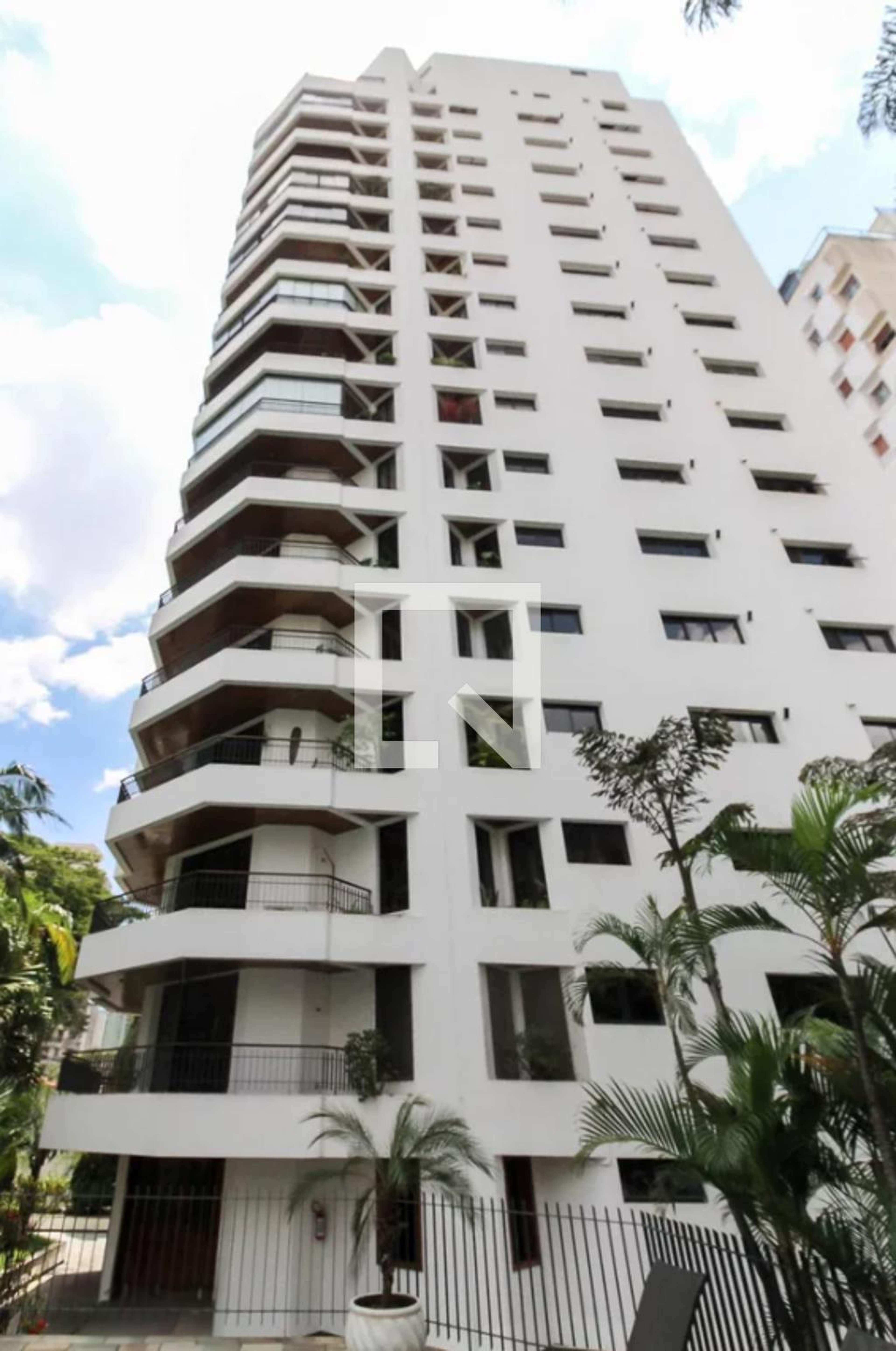 Fachada Edifício Olhantay