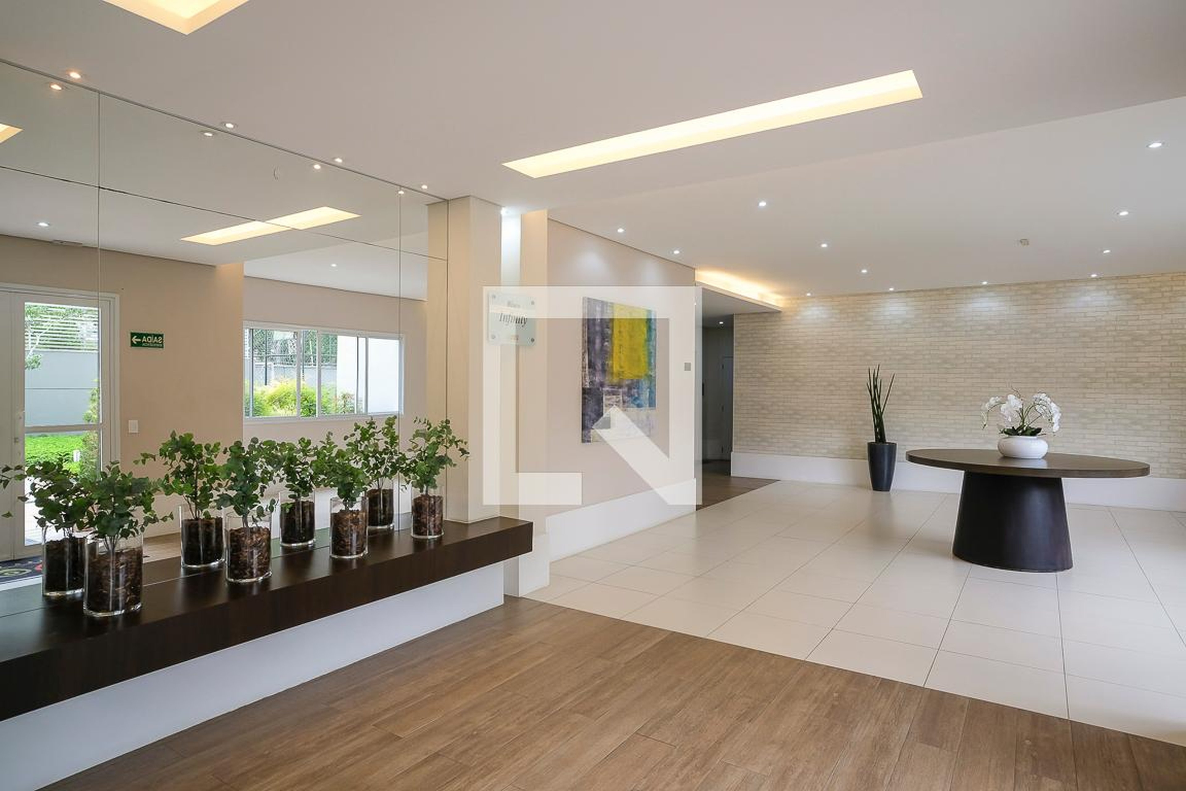 Hall de entrada Condomínio em Alameda Porcelana, 33