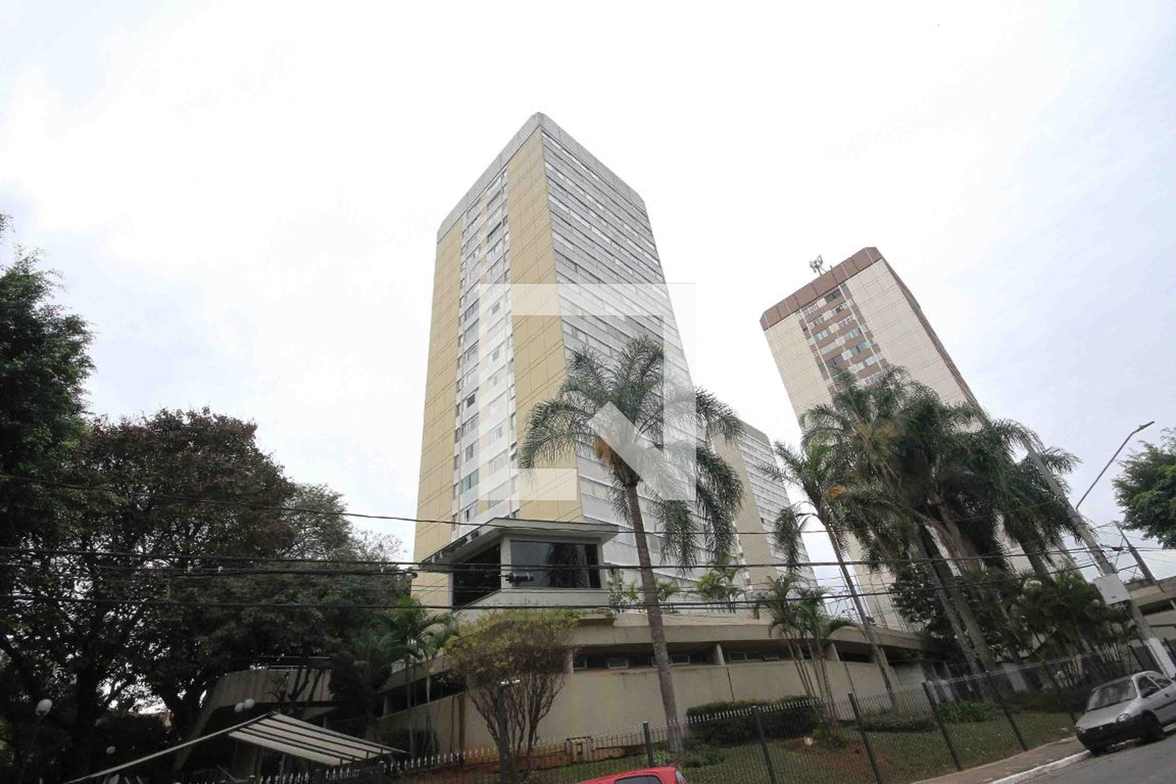 Fachada Condomínio em Rua Glória do Goitá, 52