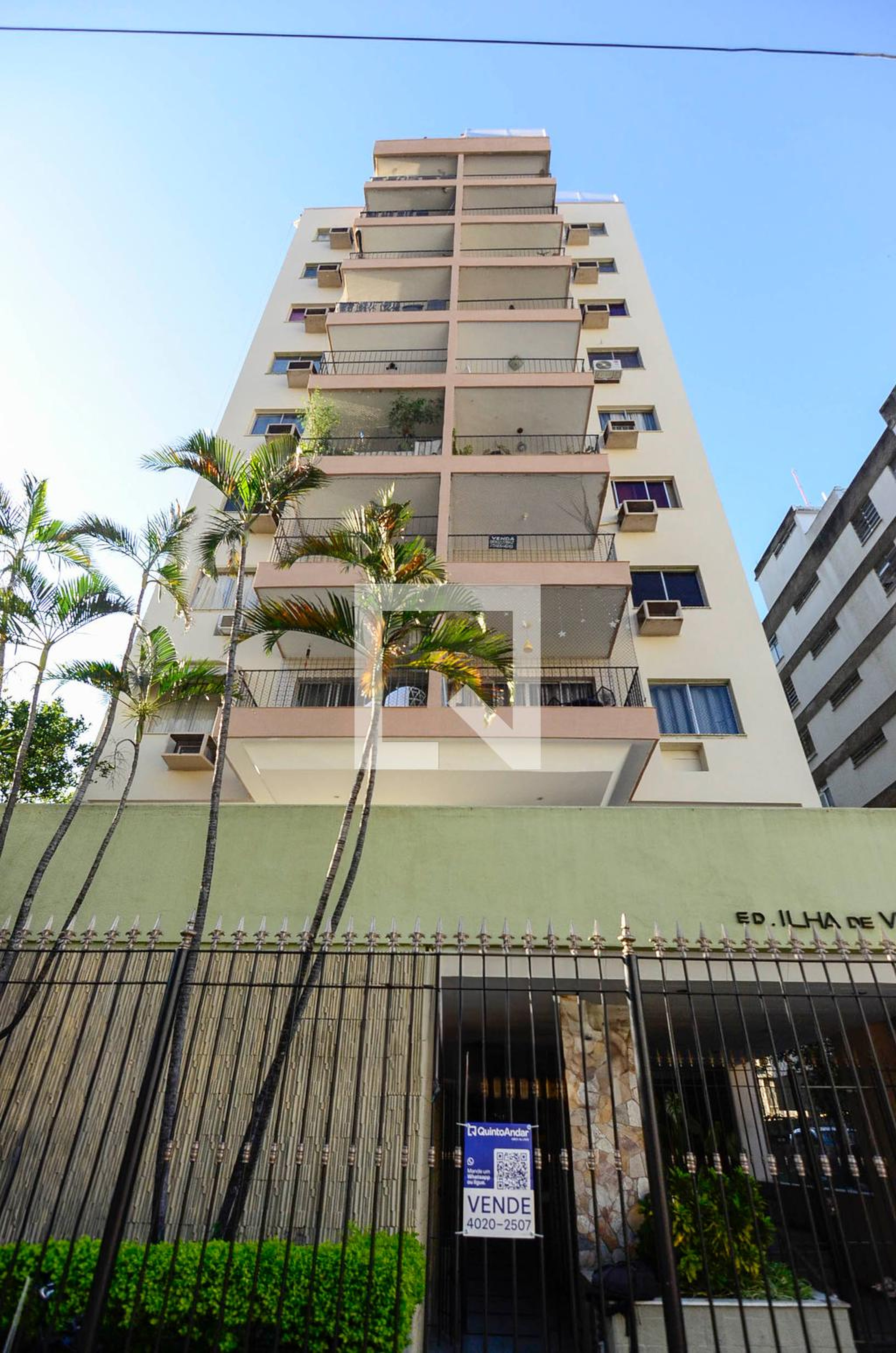 Fachada Condomínio em Rua Araújo Leitão, 172