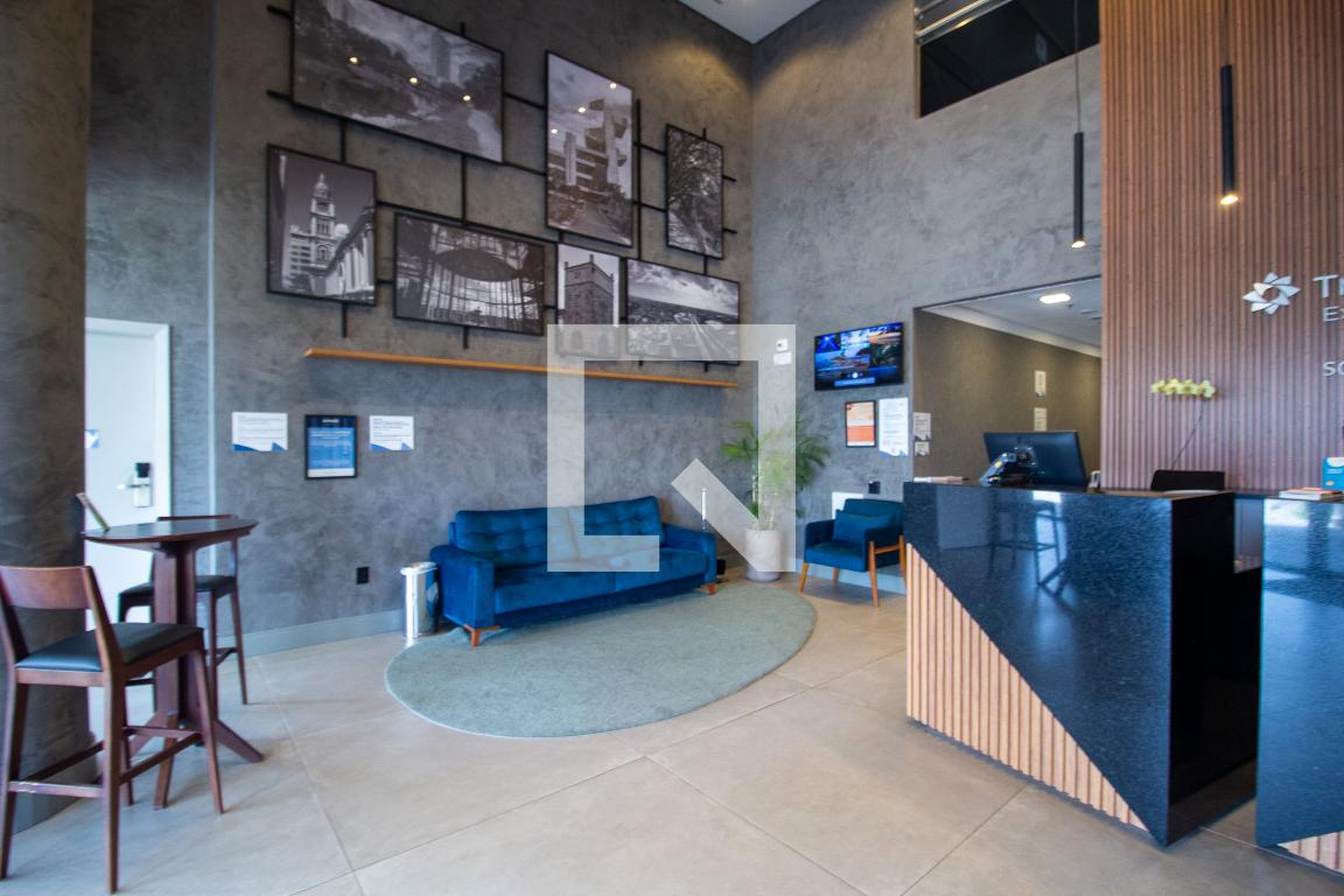 Hall de Entrada - The First Convention Flat