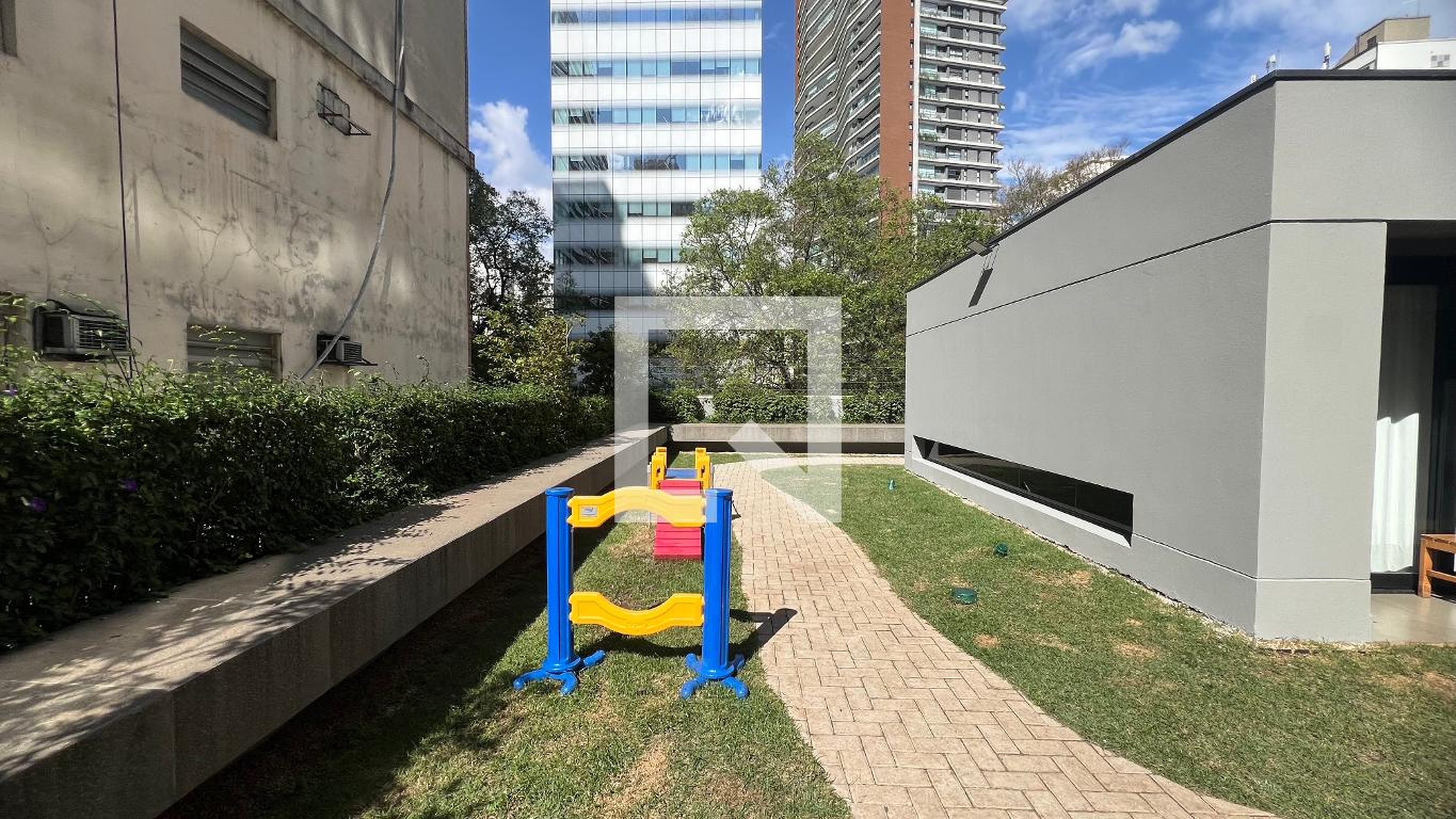 Playground - VN Capote Valente