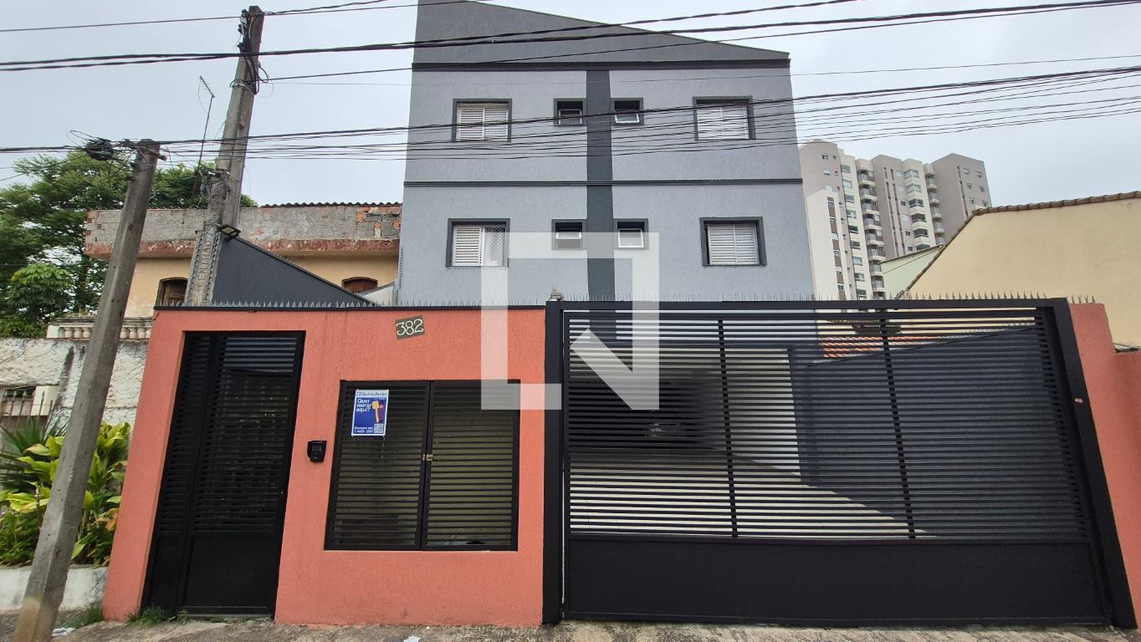 Fachada Condomínio em Rua Gonzaga Franco, 382