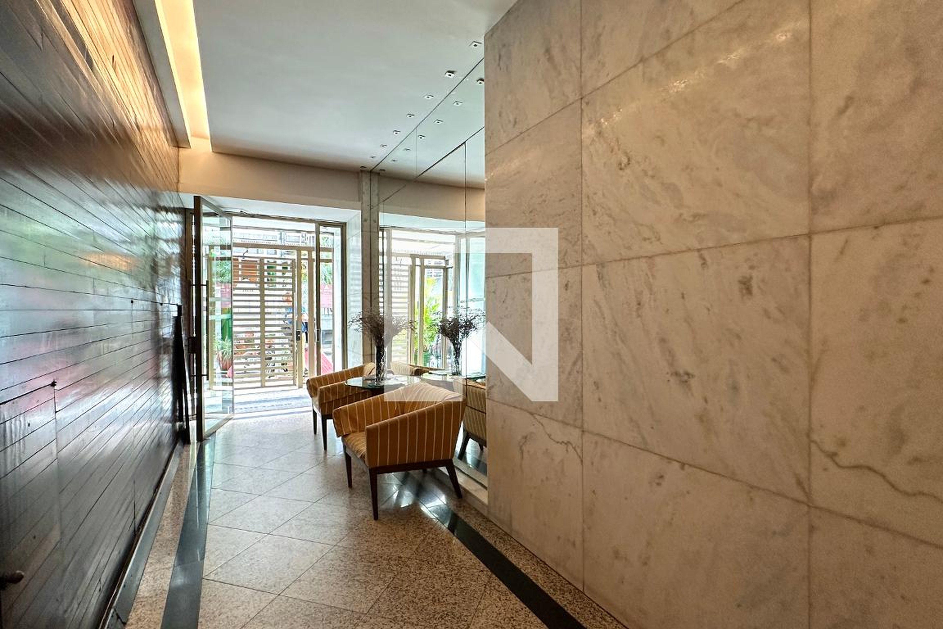 Entrada - Edificio Replique