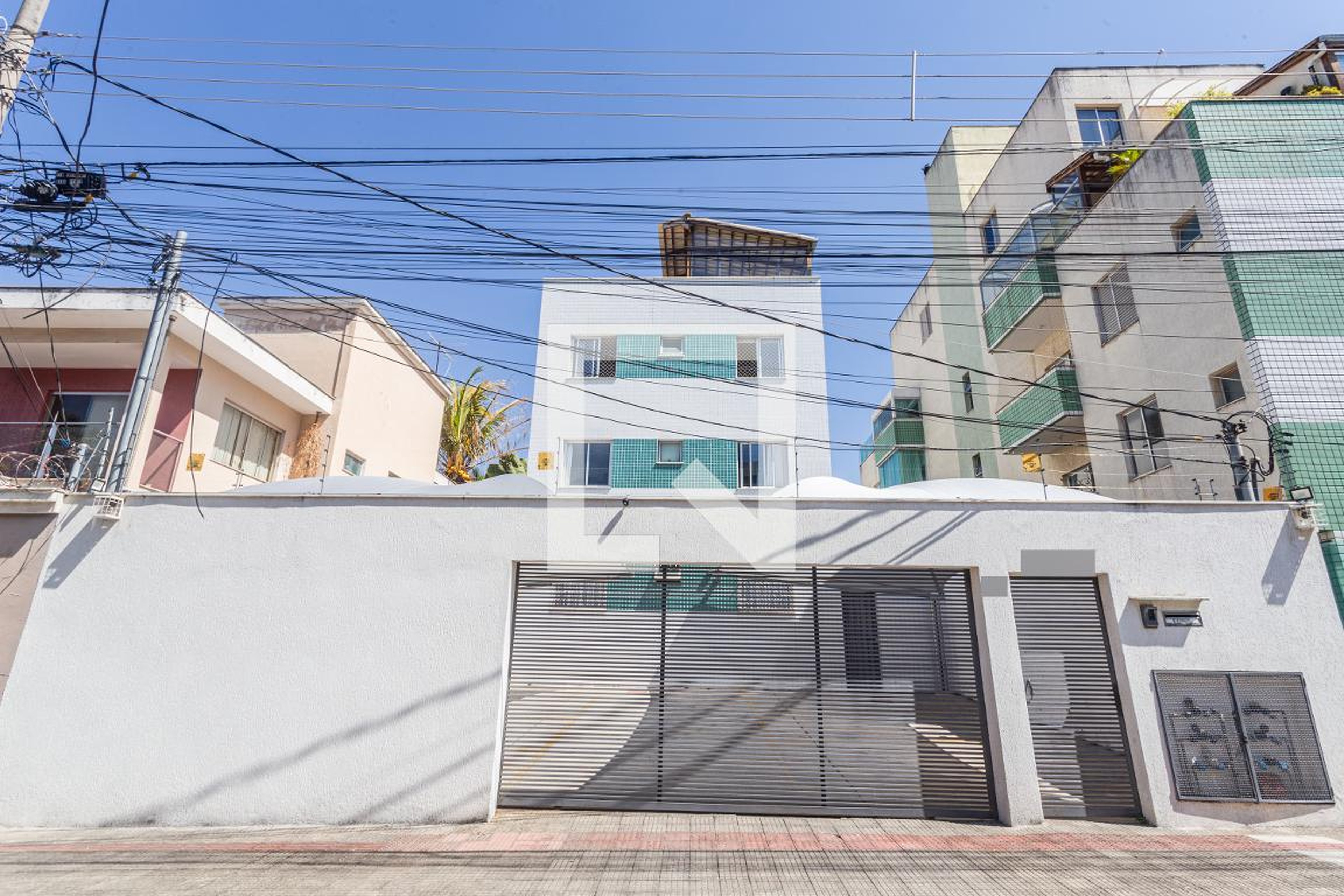 Fachada Condomínio em Rua Maria José Gomes, 99