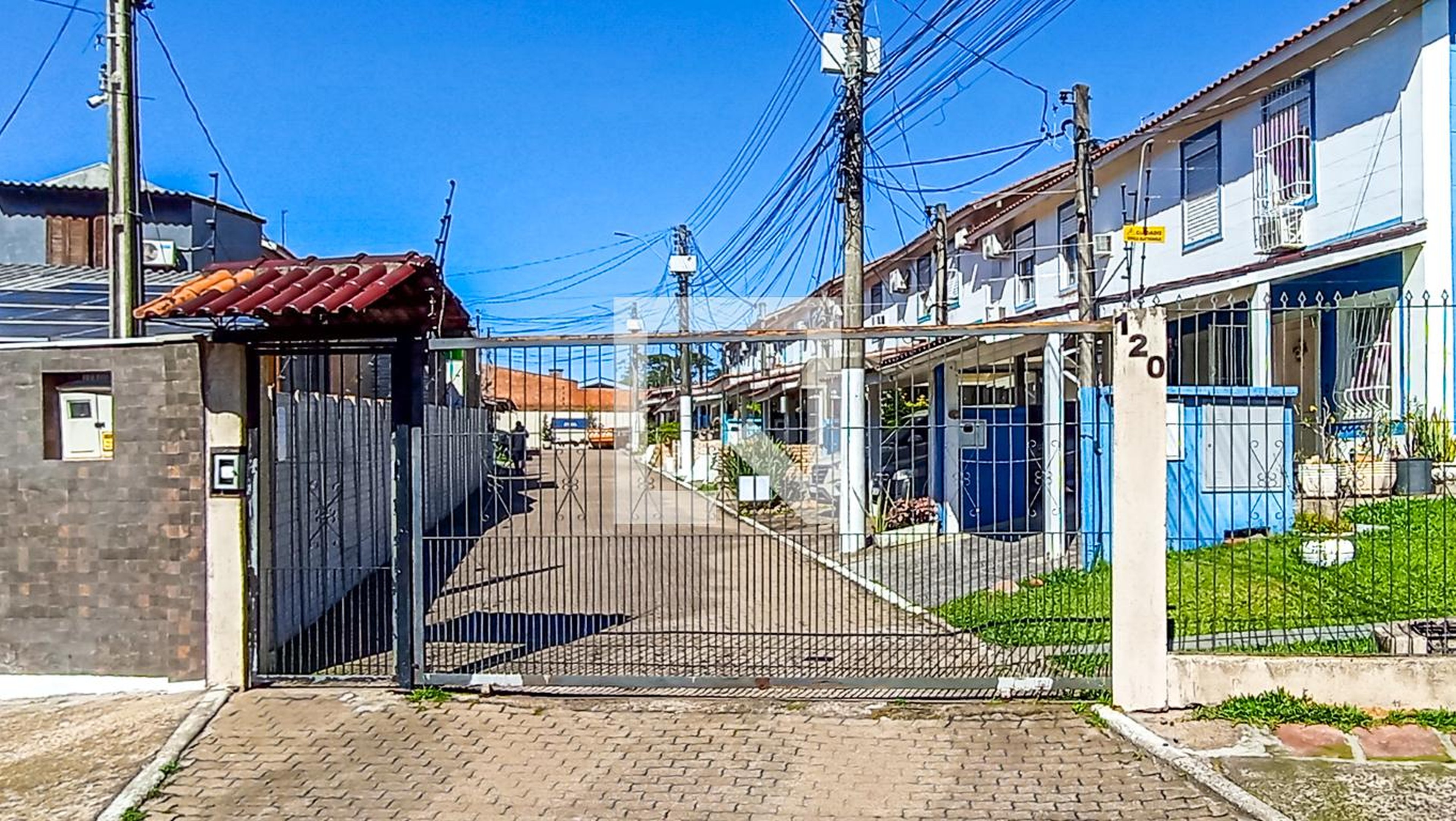 Fachada Condomínio em Rua Alcebíades Ribeiro, 120
