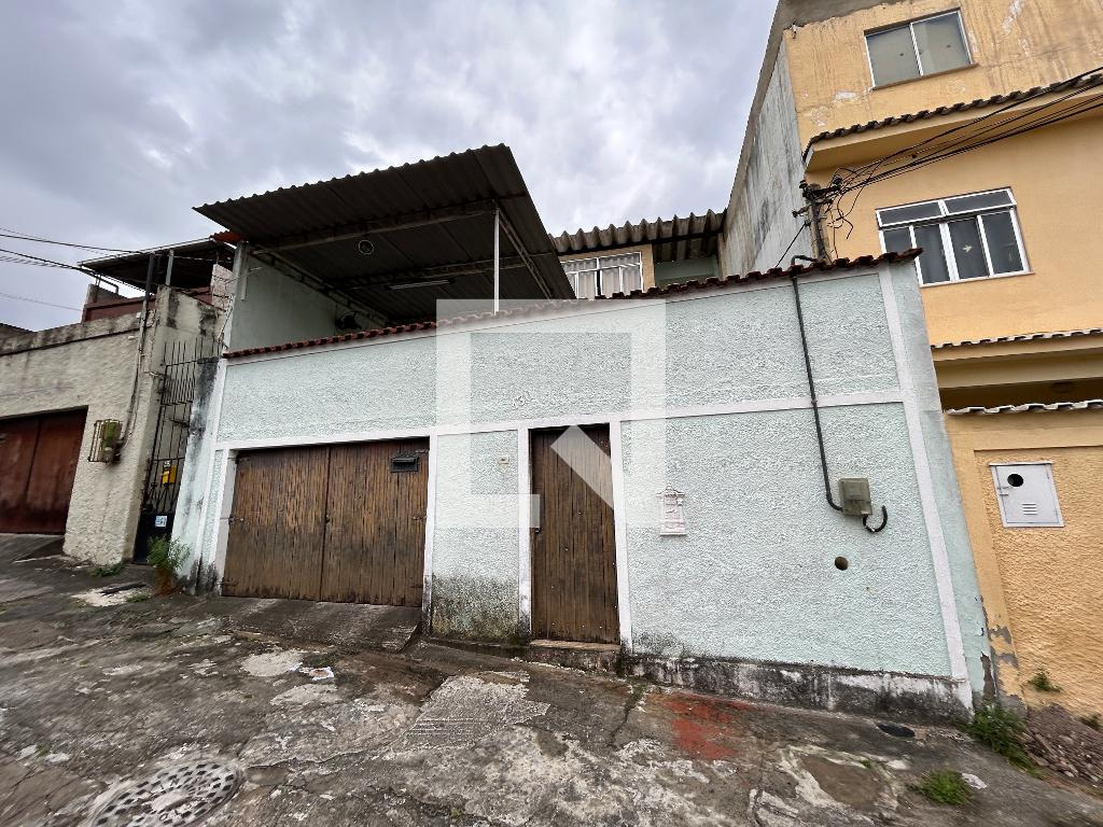 Fachada Condomínio em Rua Xisto Bahia, 130