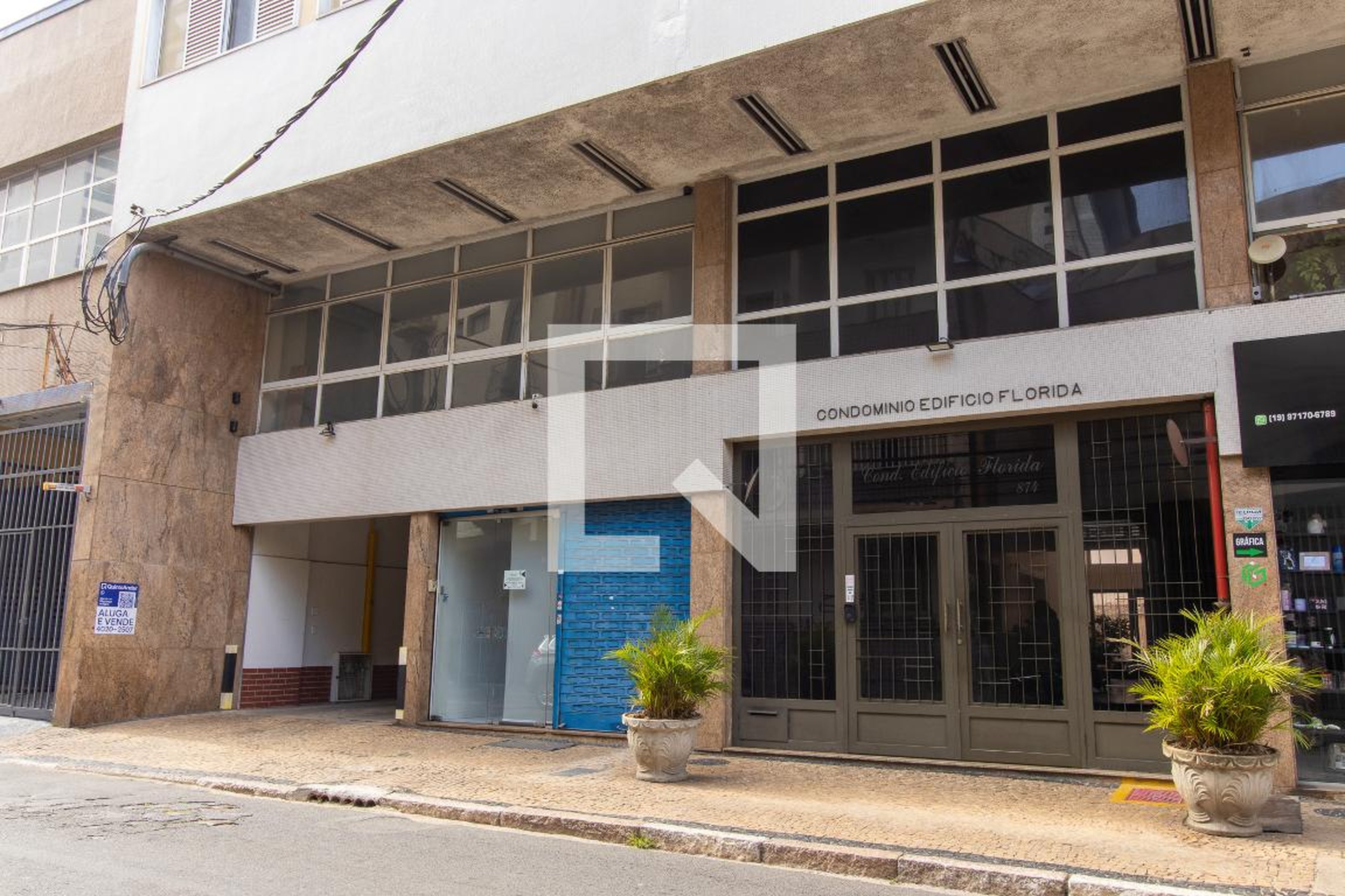 Fachada Condomínio em Rua Ferreira Penteado, 874