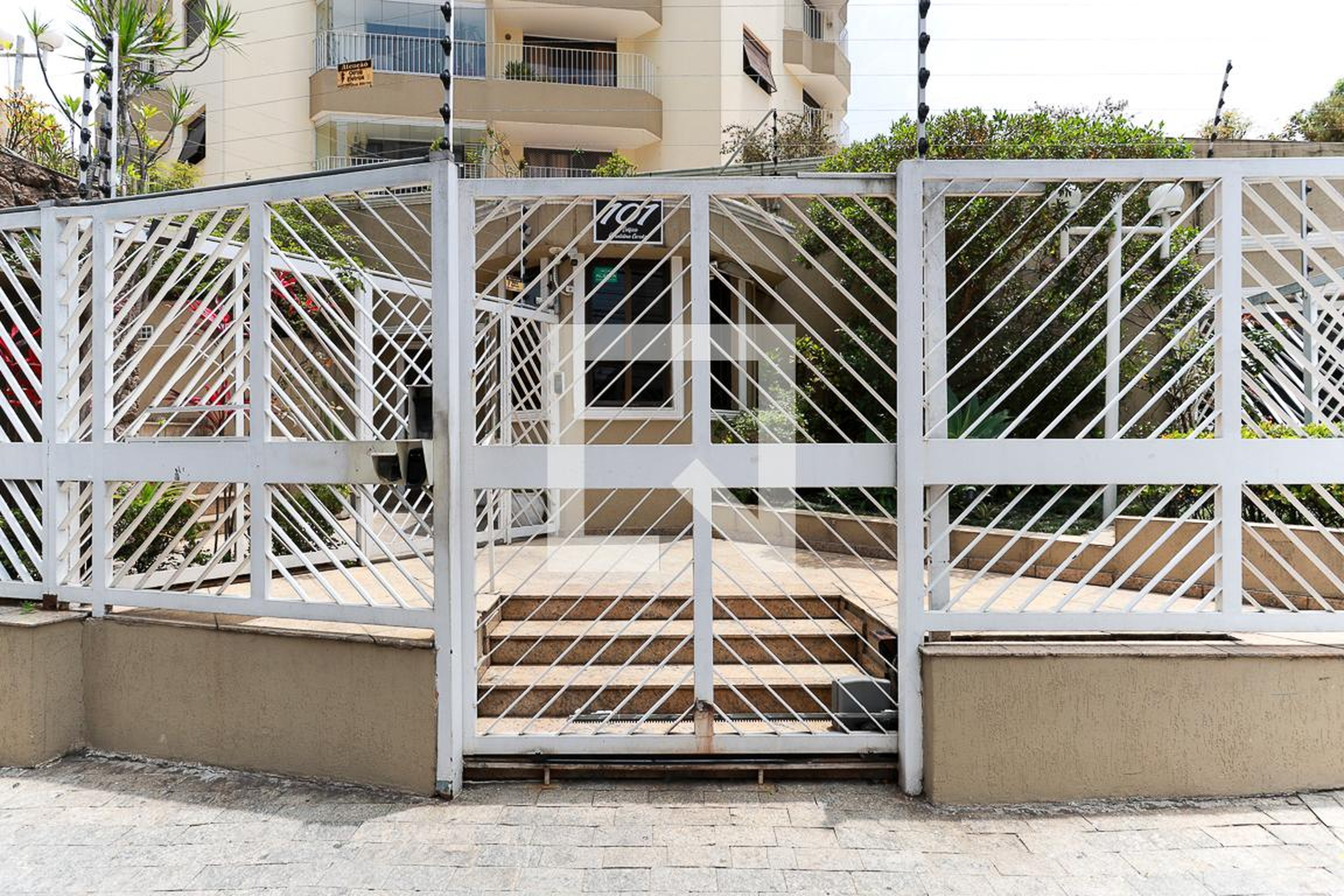 Fachada do condomínio Condomínio Geraldina Cardoso