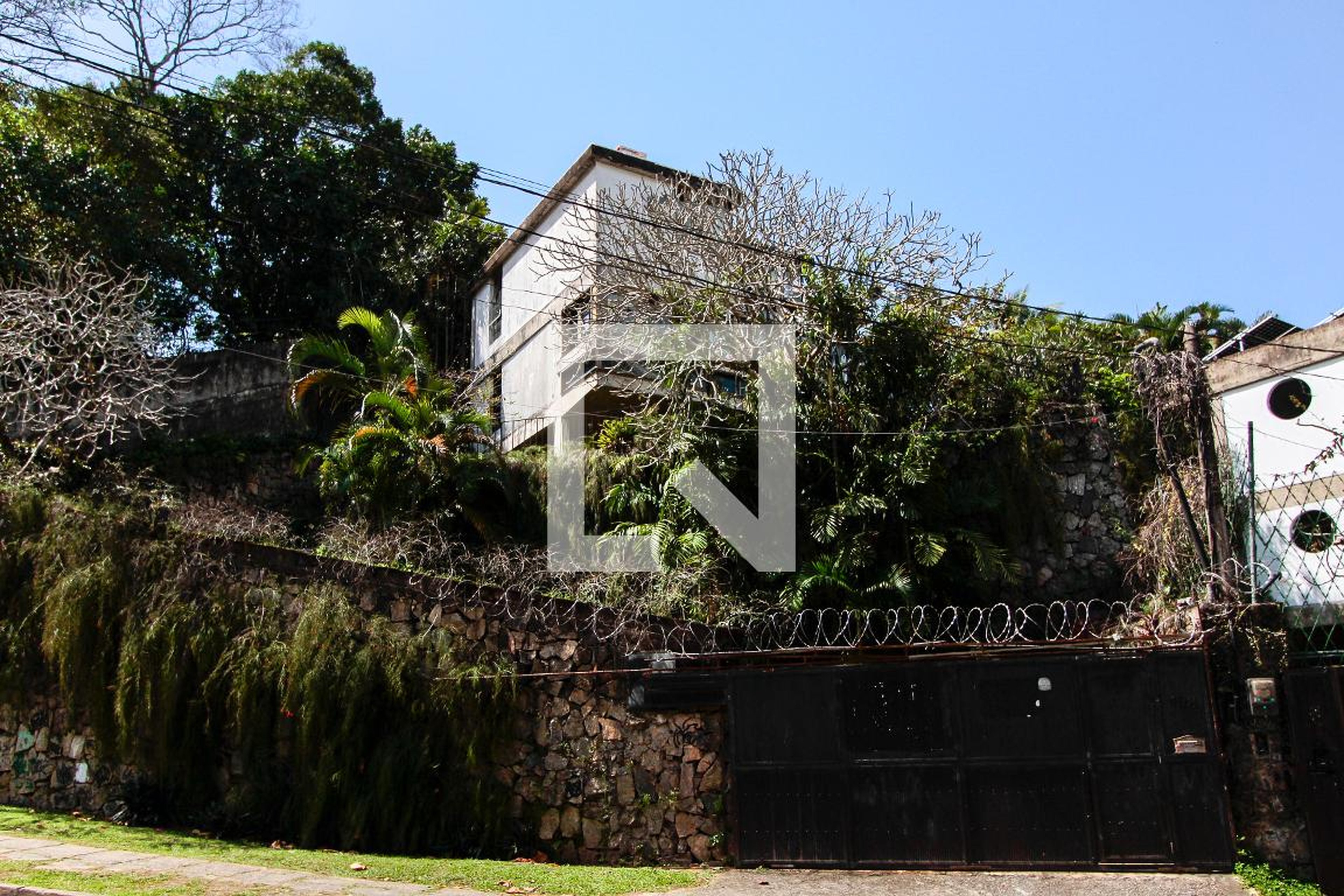 Fachada Condomínio em Estrada da Canoa, 108
