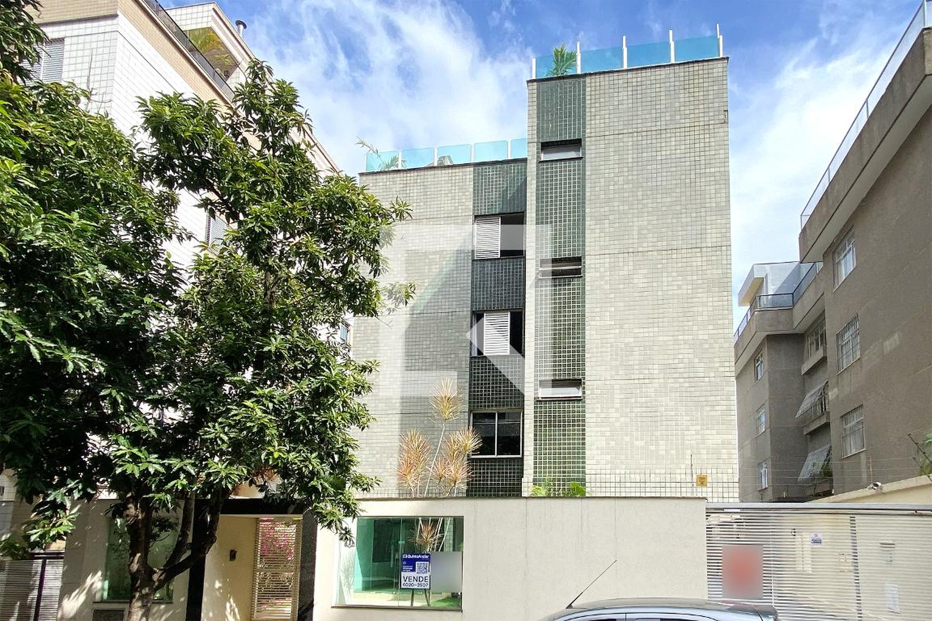 Fachada Condomínio em Rua Marco Aurélio de Miranda, 115