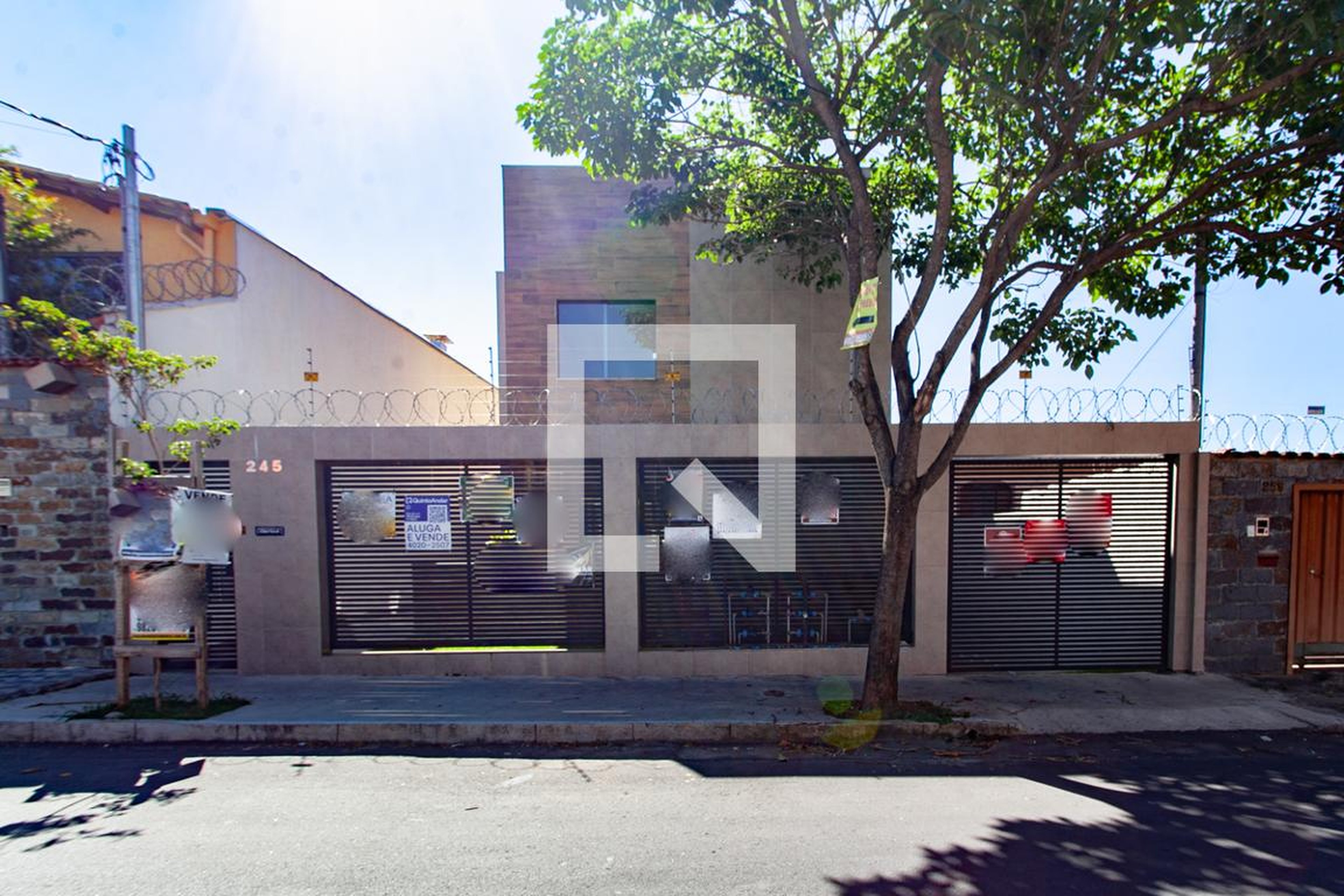 Fachada Condomínio em Rua Josué Azevedo, 245