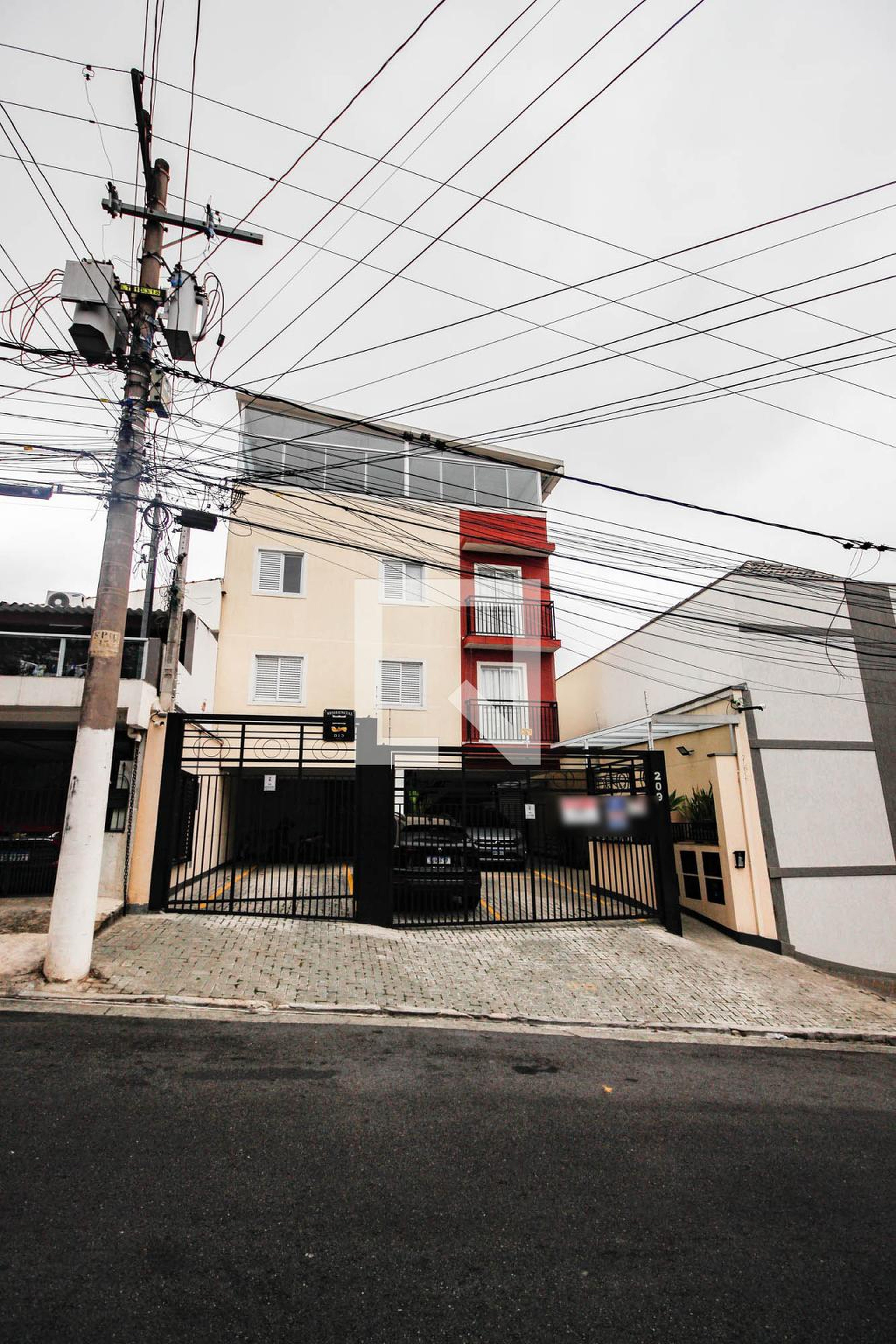 Fachada Condomínio em Rua Luís Antônio dos Santos, 509