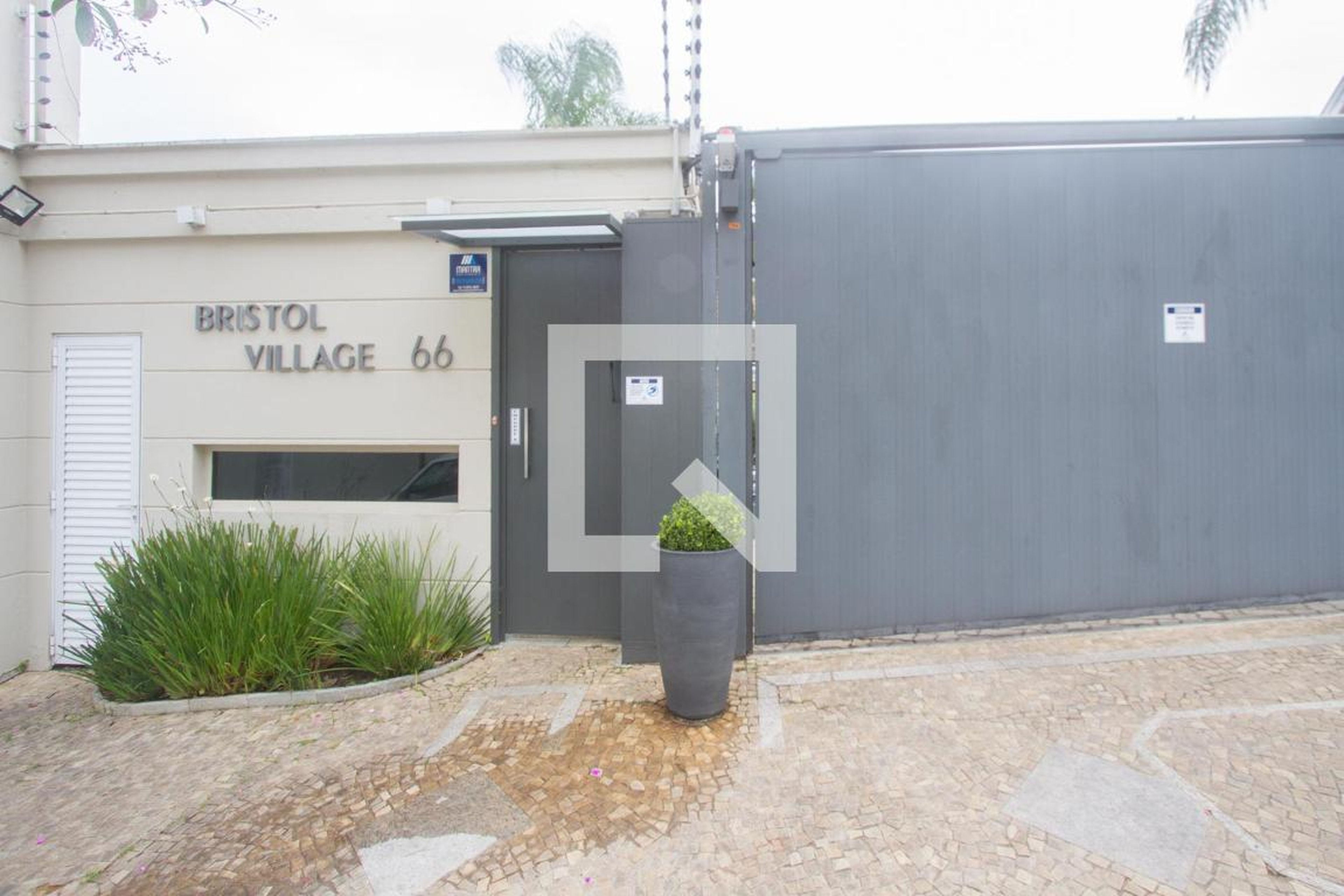 Fachada Condomínio Bristol Village