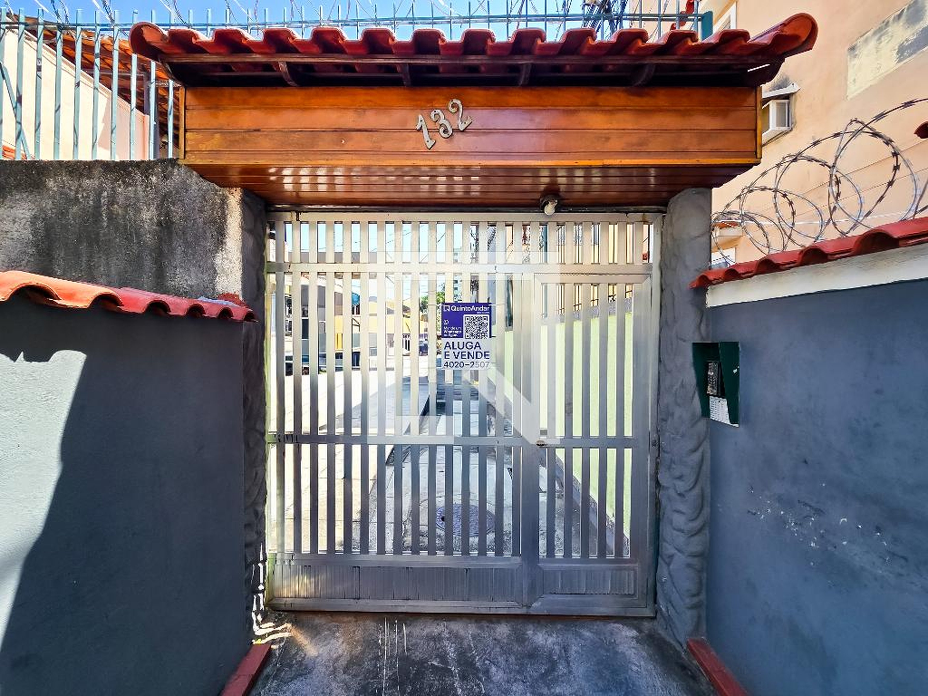 Fachada Condomínio em Rua Adriano, 132