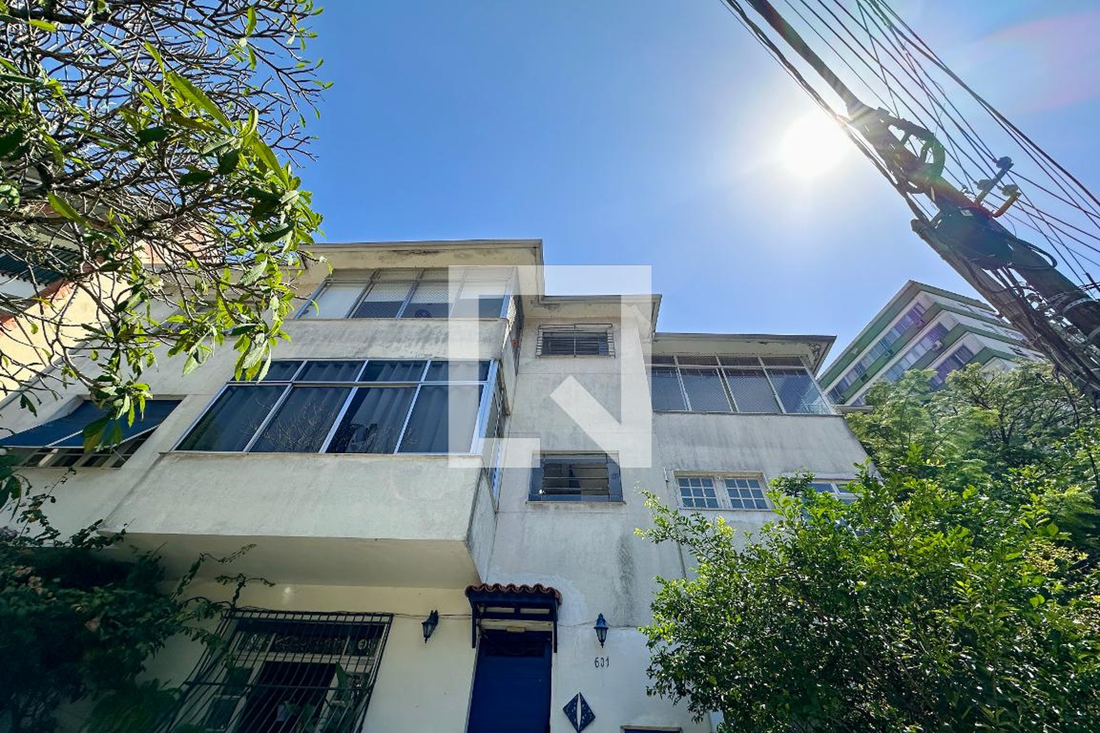 Fachada Condomínio em Rua Pereira da Silva, 601