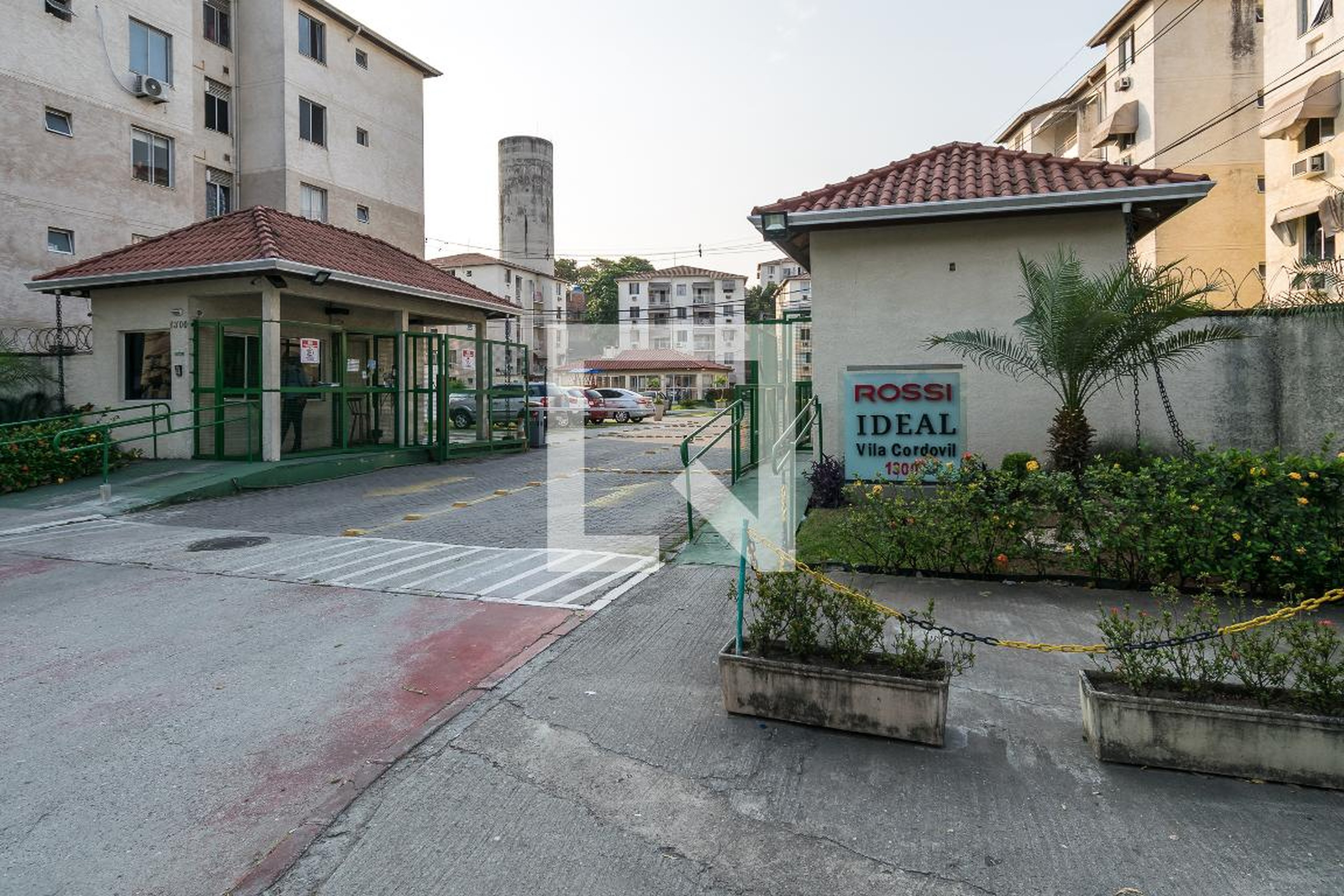 Fachada do Condomínio Condomínio Rossi Ideal Vila Cordovil