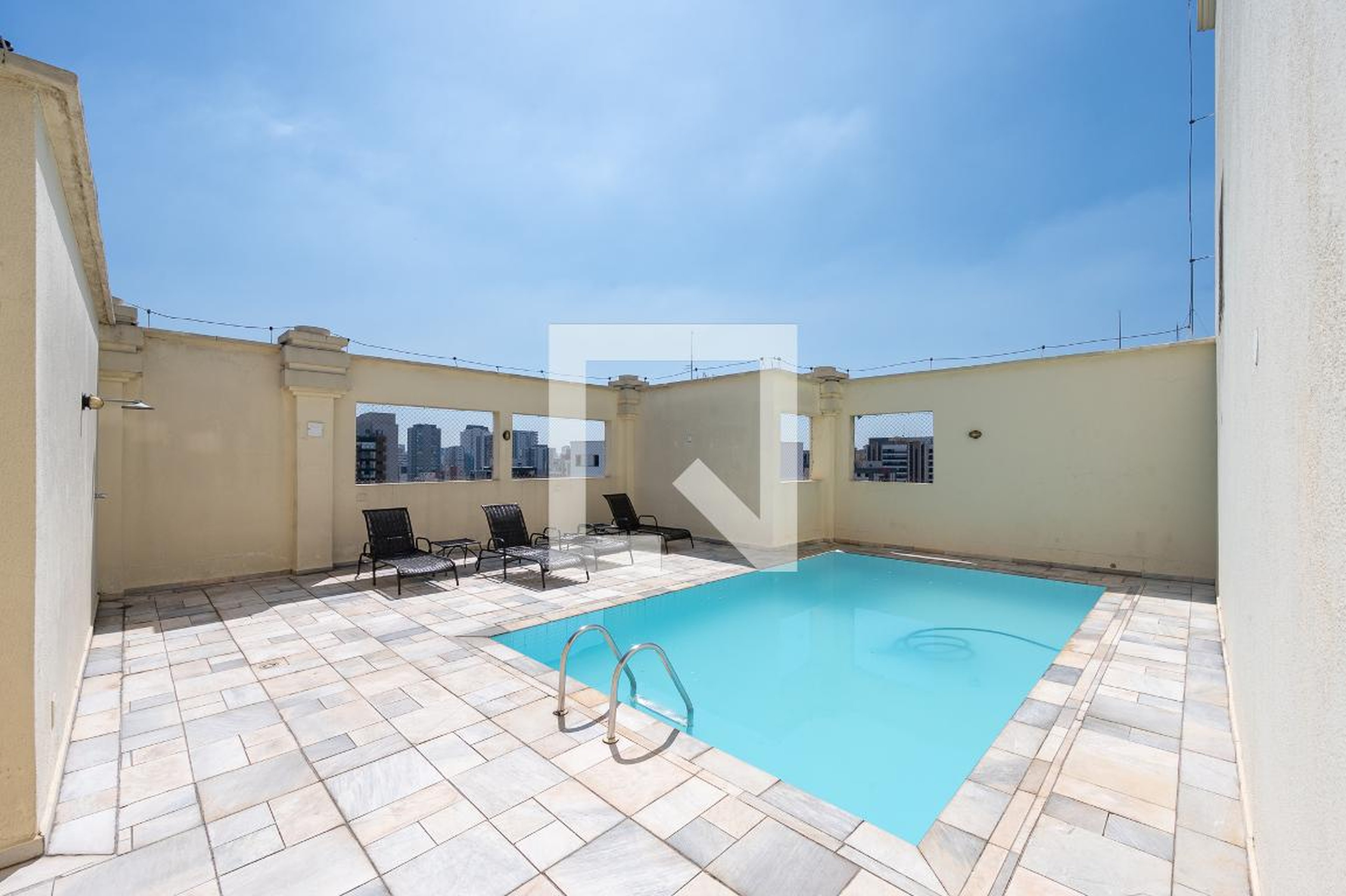 Piscina - Edifício Spotlight Antônio zelador