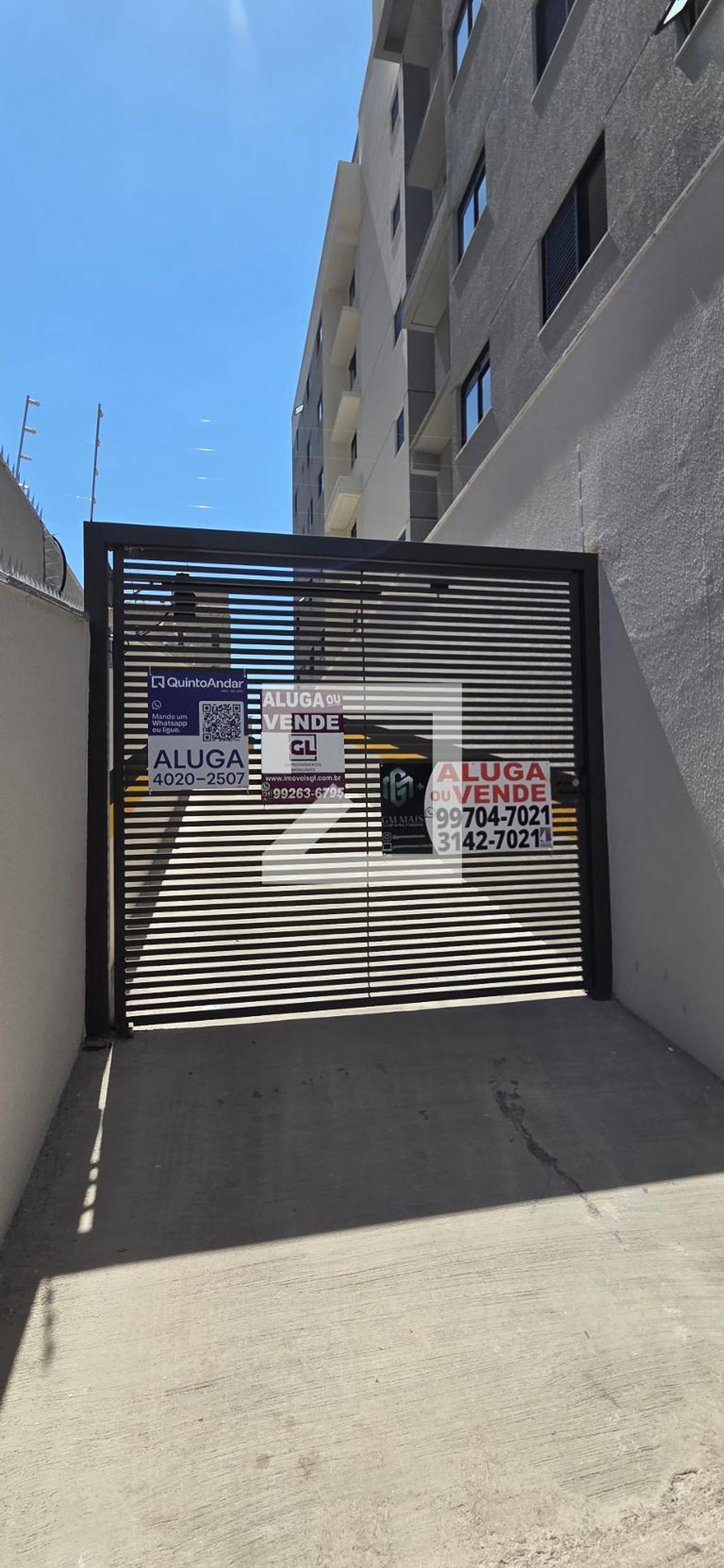 Fachada Condomínio em Rua Cristina, 1160