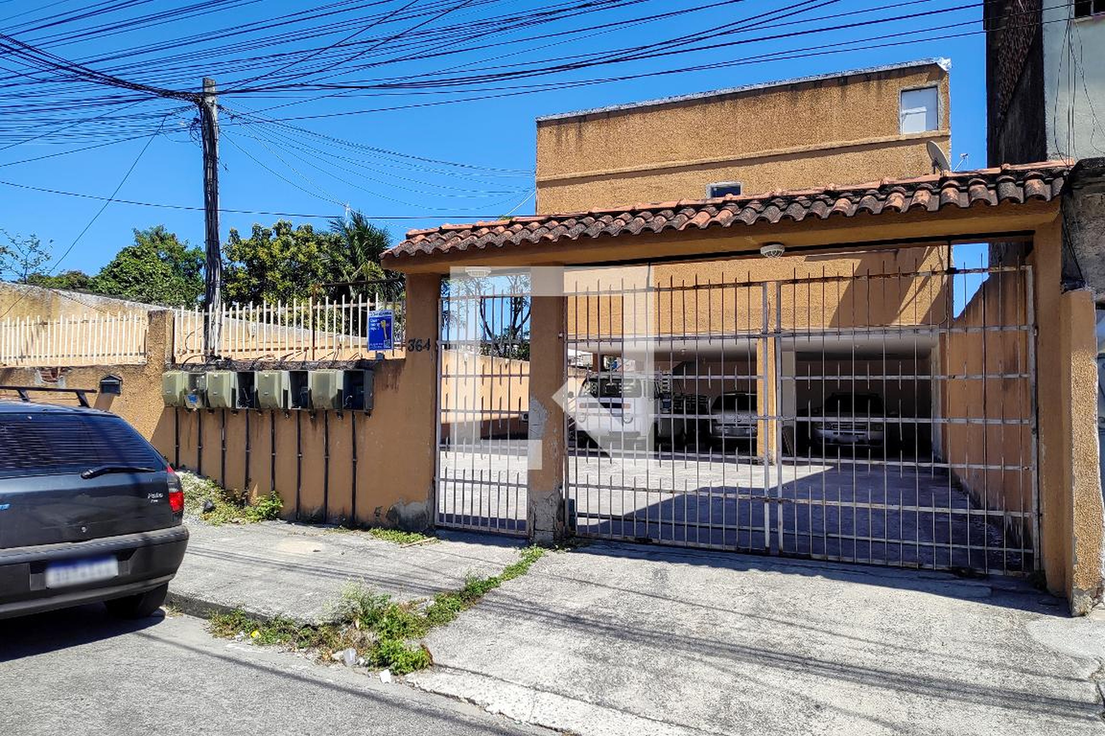 Fachada do condomínio Condomínio em Rua Estrada do Coelho, 364