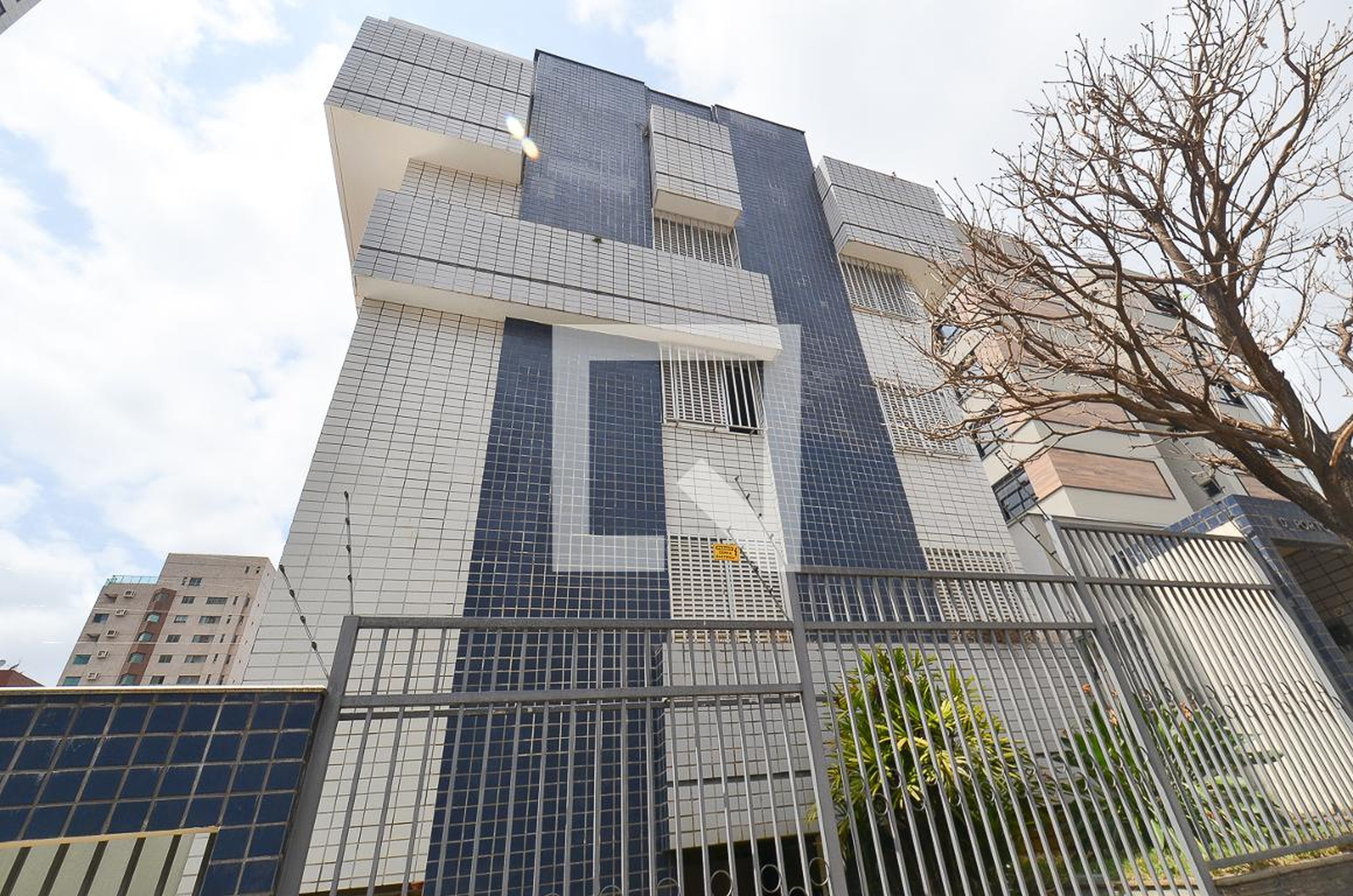 Fachada Condomínio em Rua Leopoldina, 511