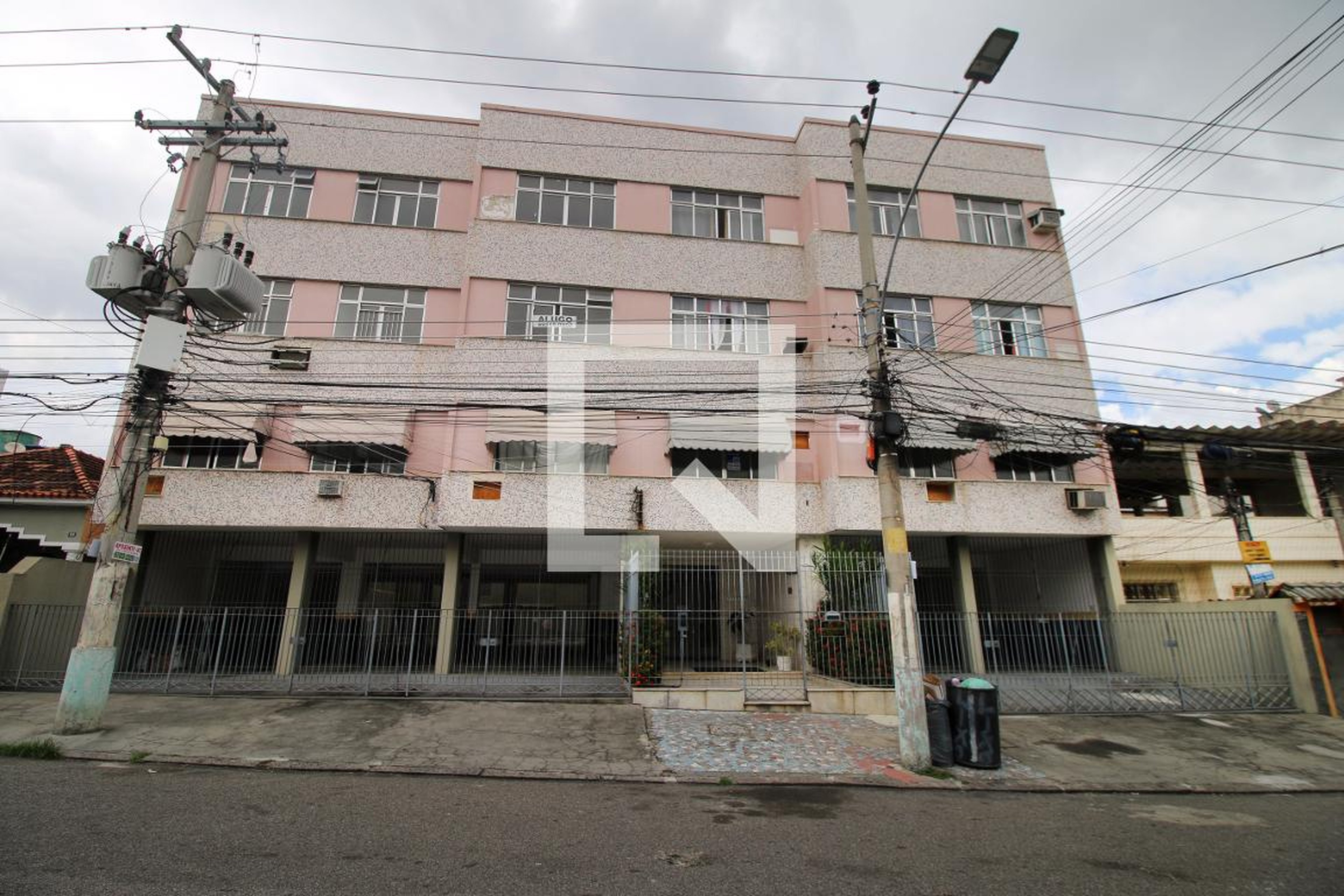 Fachada do Prédio Condomínio em Rua Caroen, 90