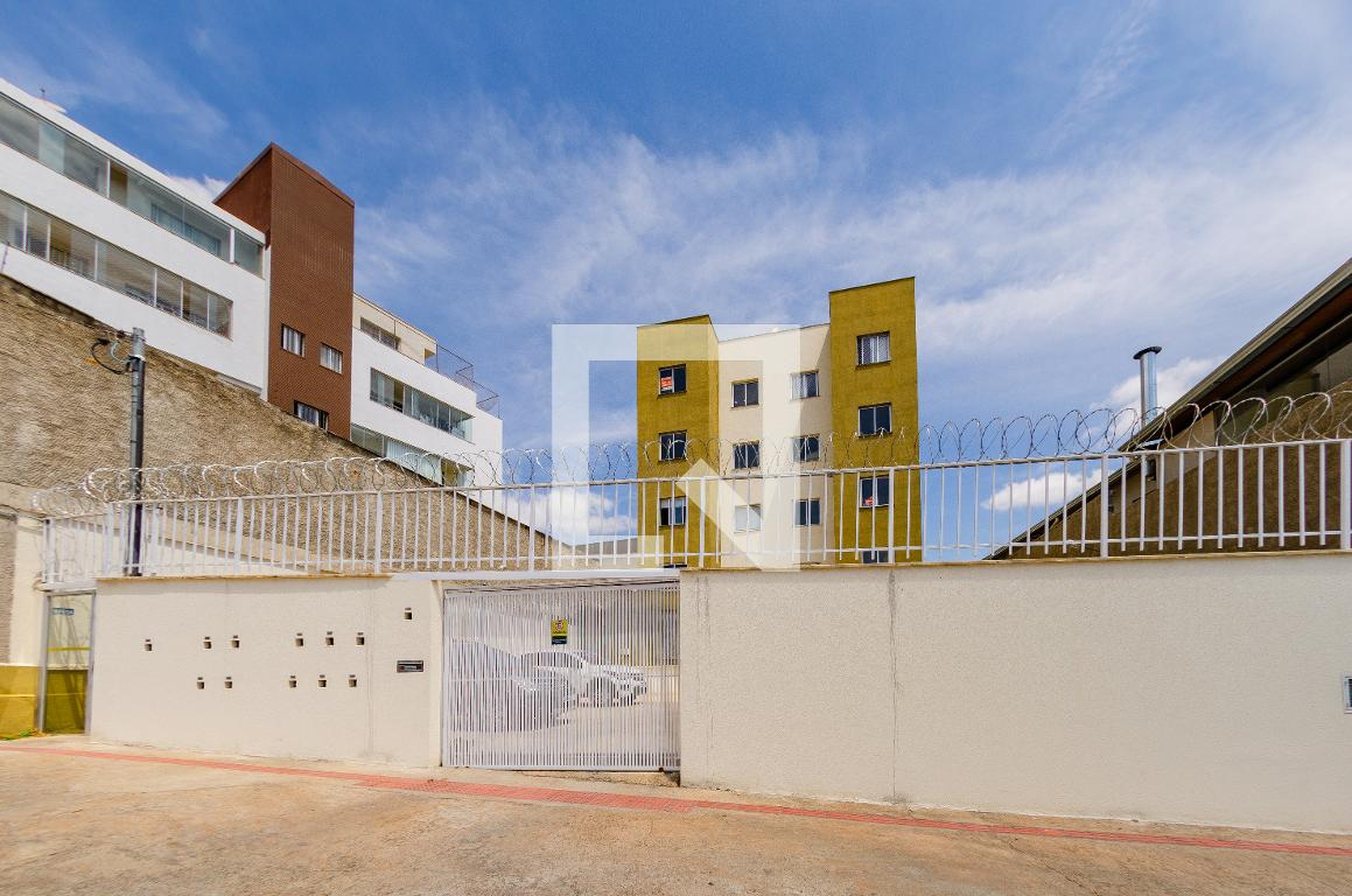 Fachada Condomínio em Rua Luiz Cosme, 338