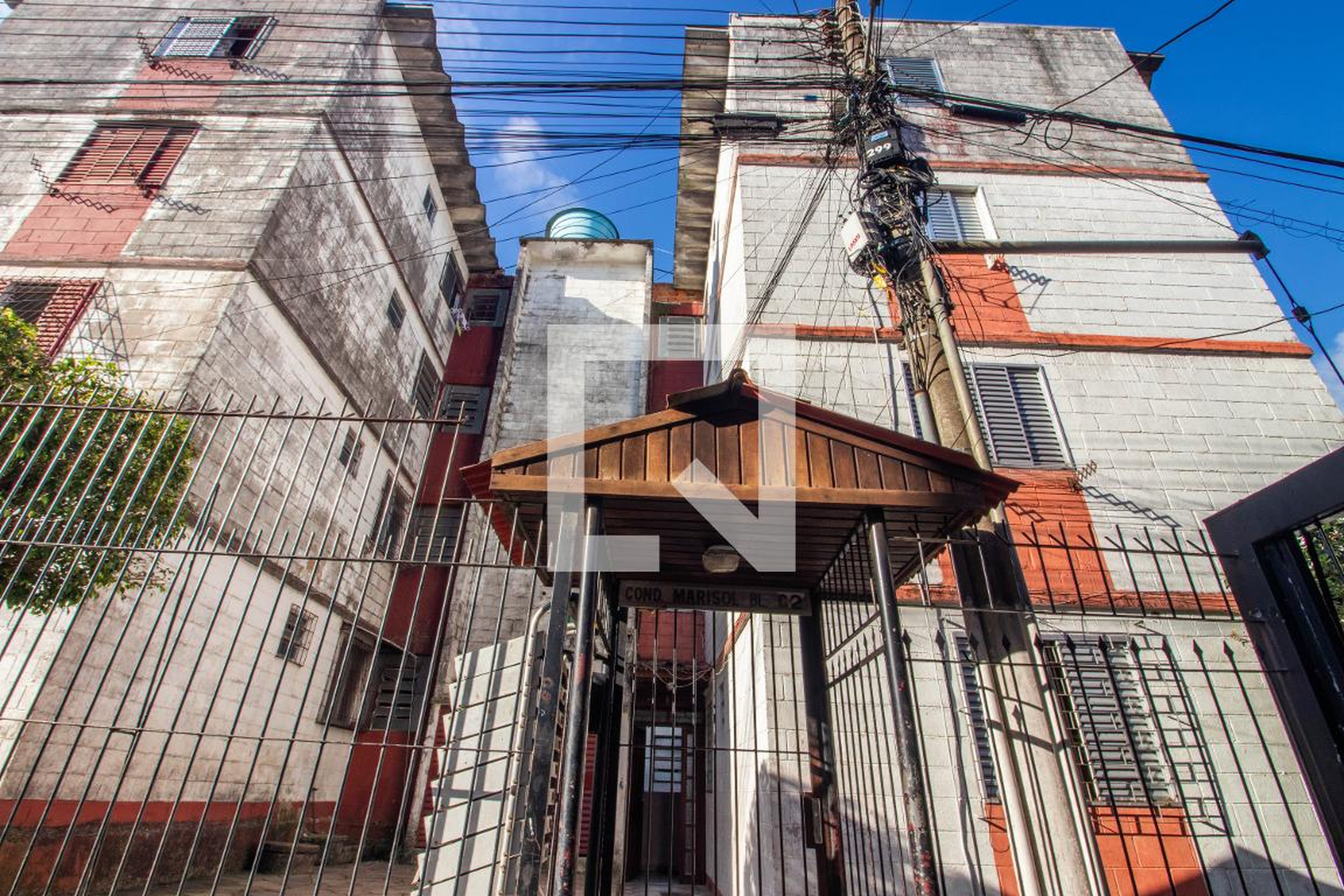 Fachada Condomínio em Rua Tucanos, 81