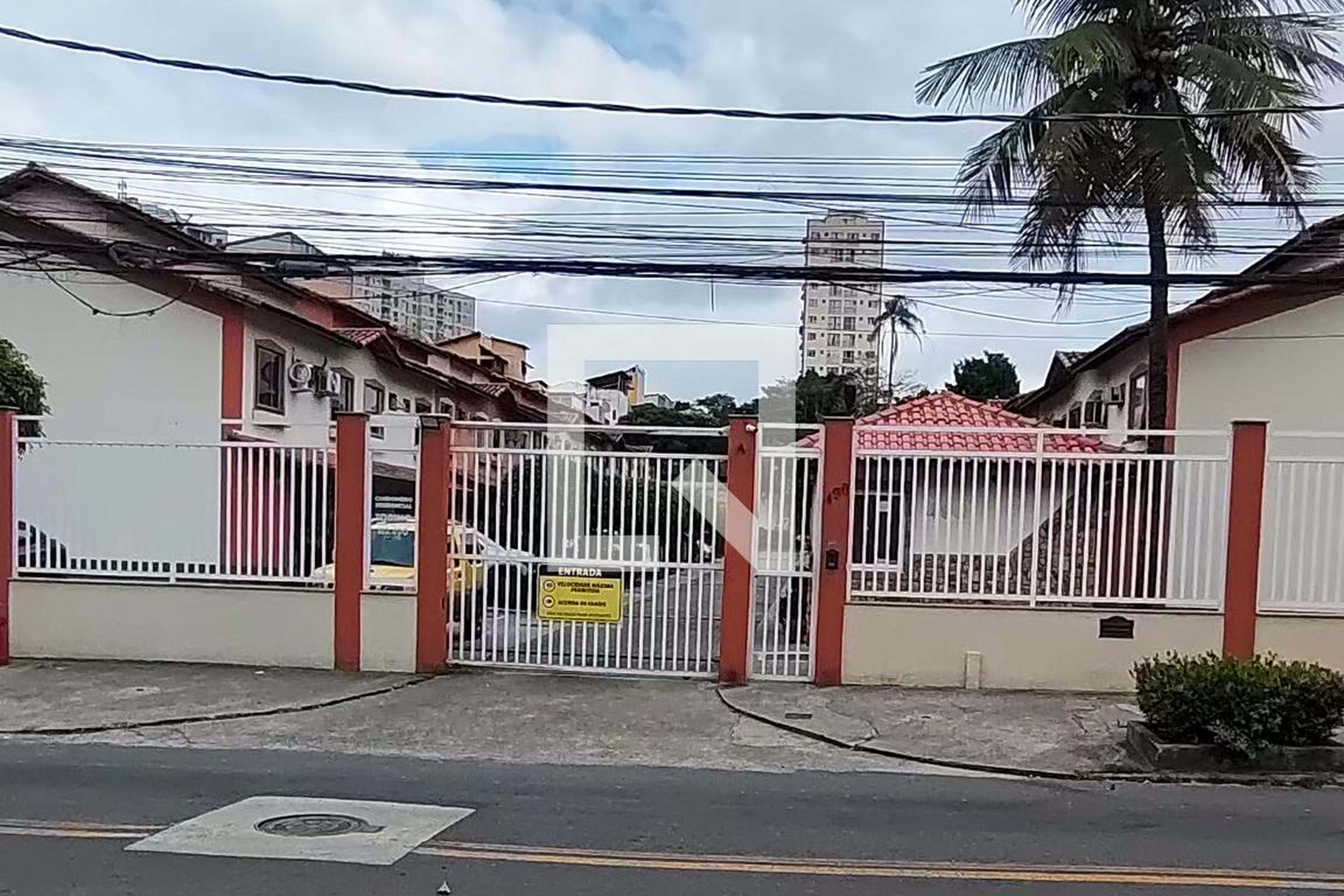 Fachada Condomínio em Rua Edgard Werneck, 420