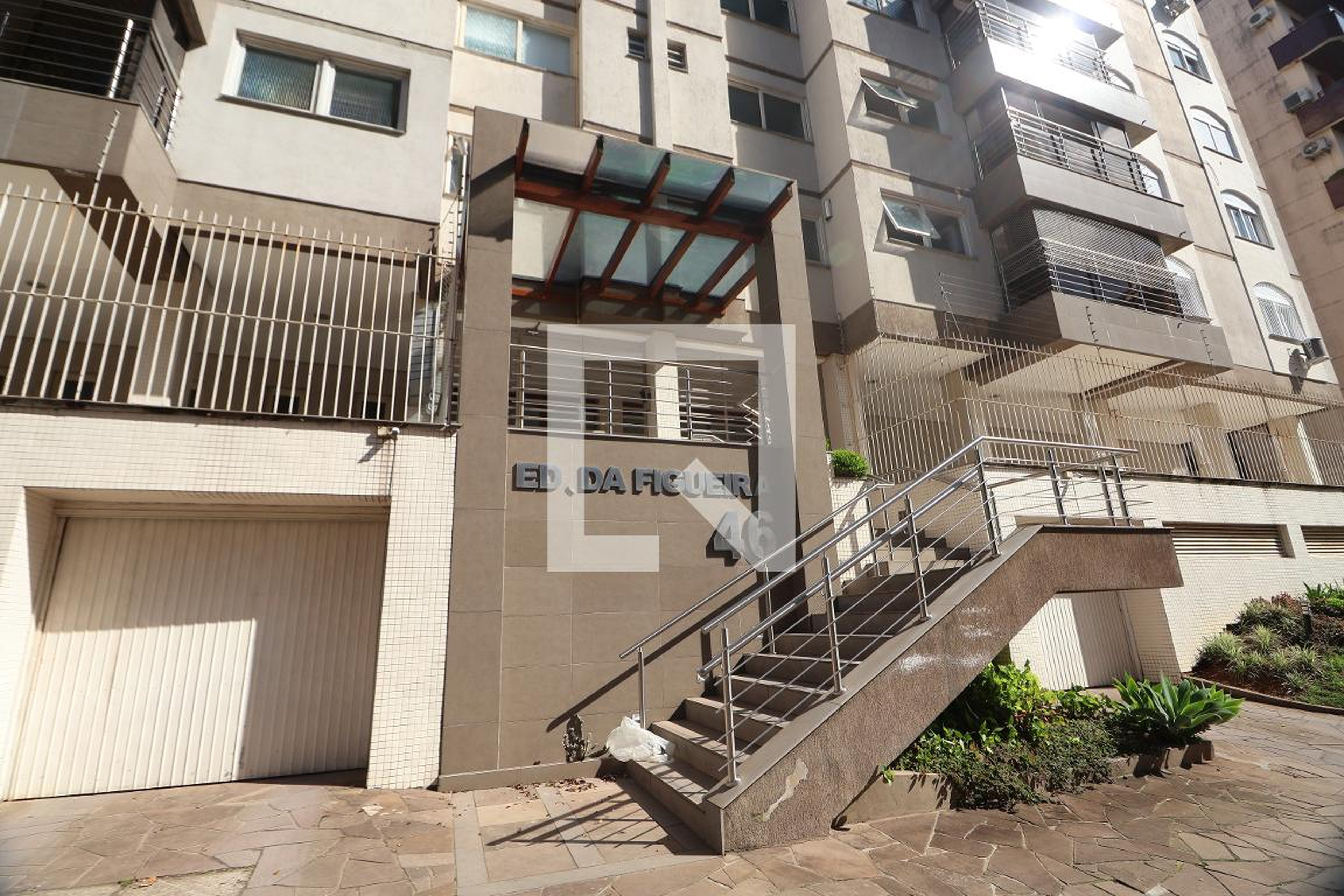 Fachada do Prédio Condomínio em Rua Luiz de Camões, 46