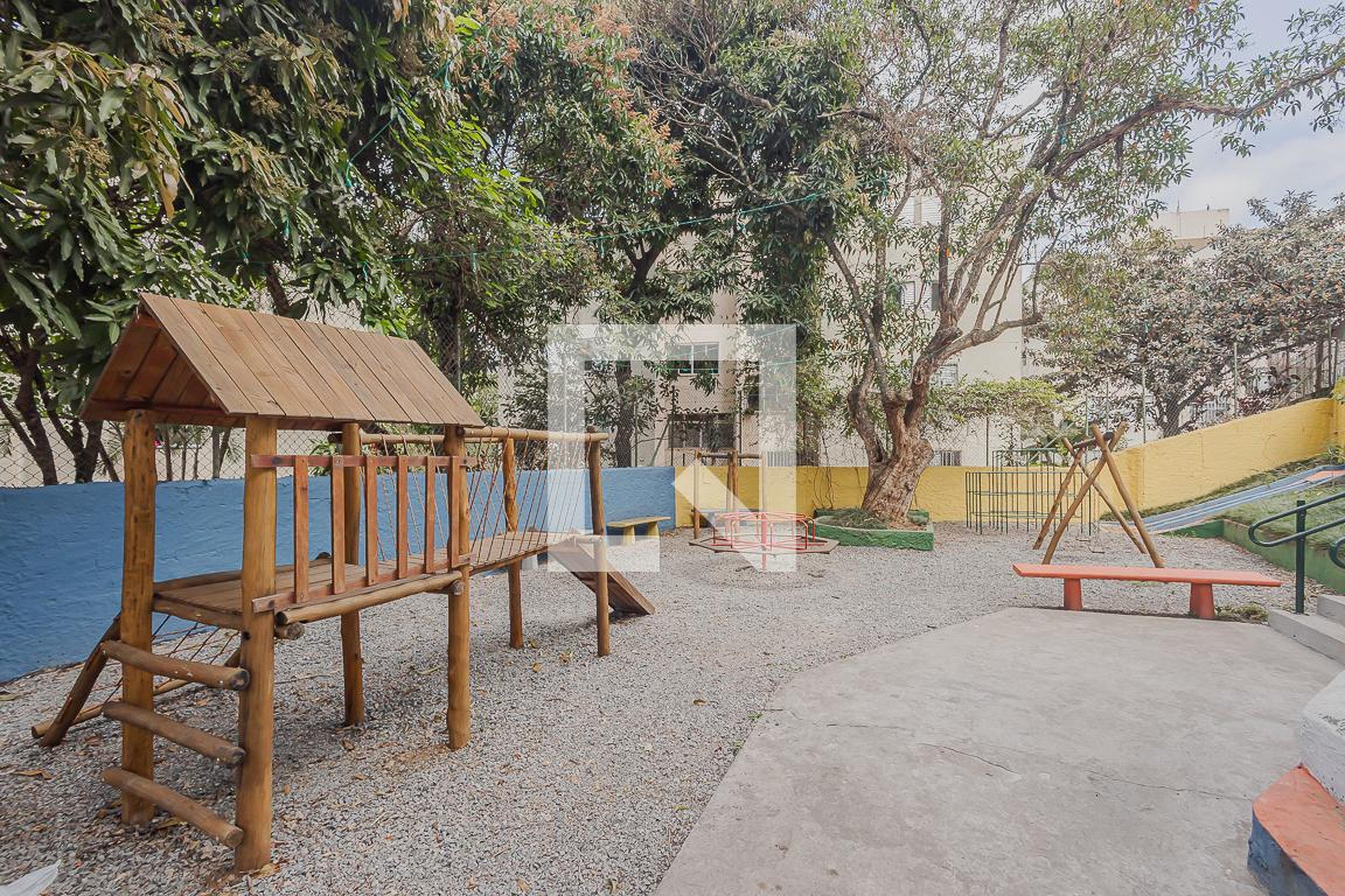 Playground - Edifício residencial Alto de Pinheiros 2000