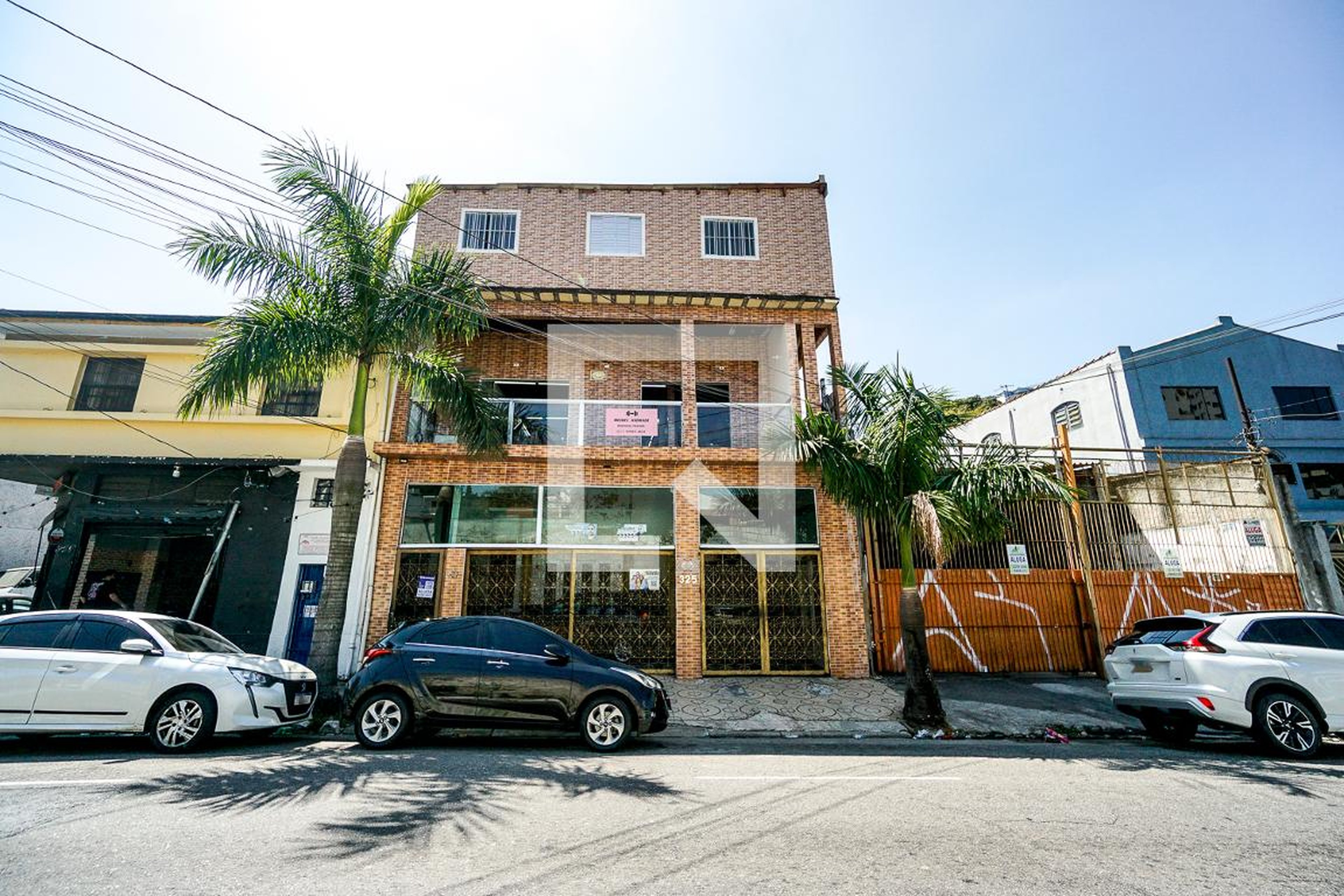 Fachada Condomínio em Rua Maria Carlota, 327