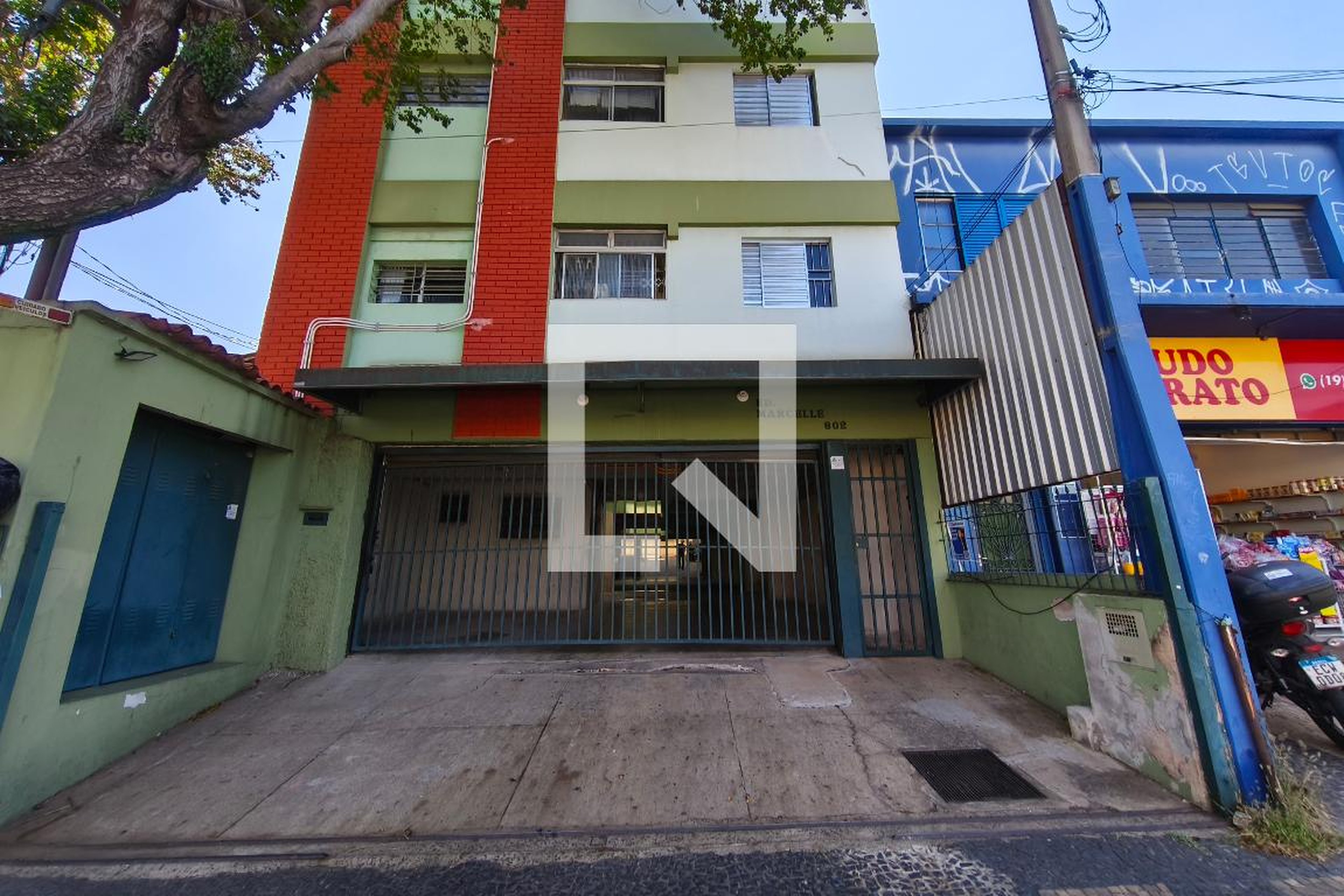 Fachada do Condomínio Edifício Marcelle