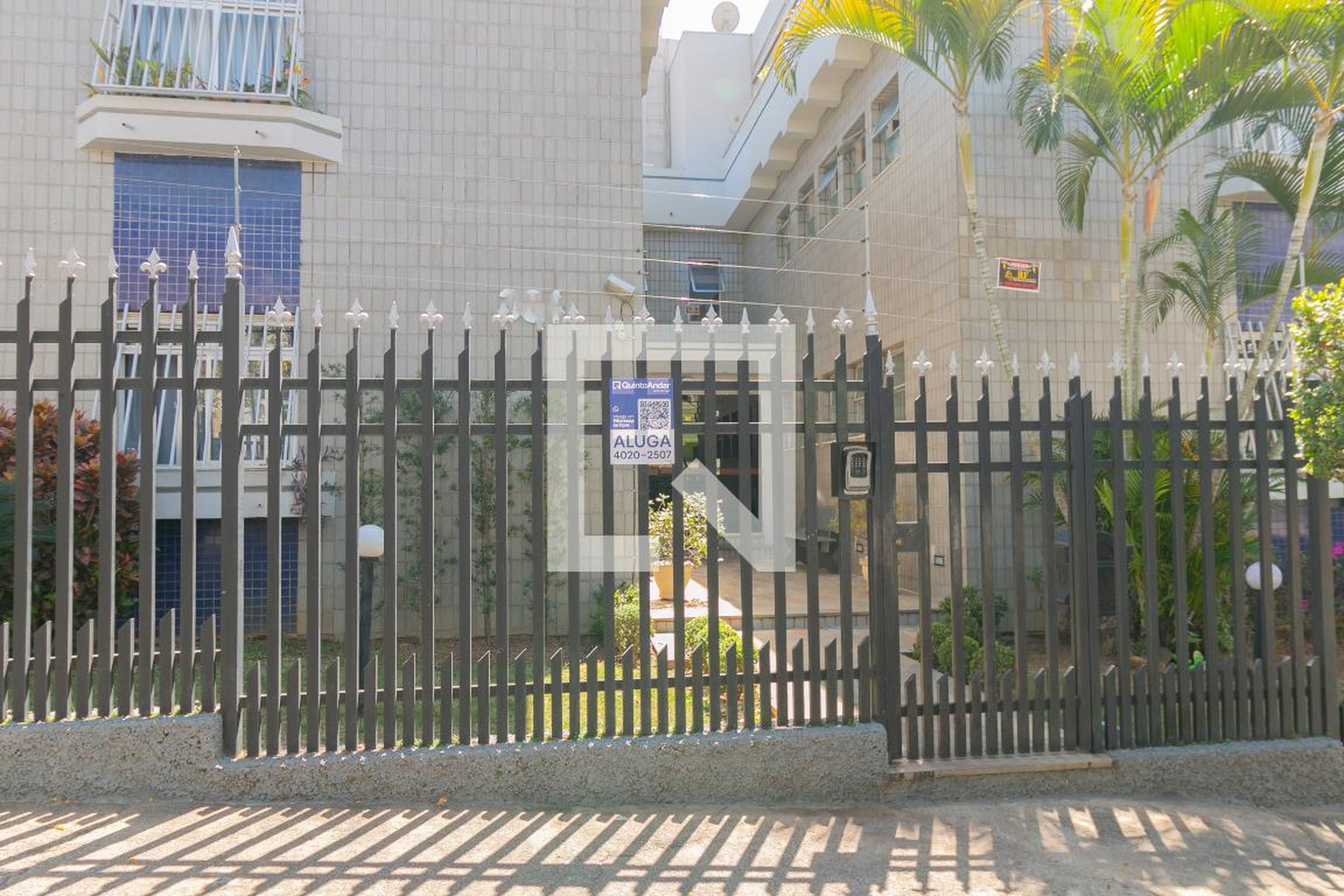 Fachada Condomínio em Rua Erasmo Figueiredo Silva, 331