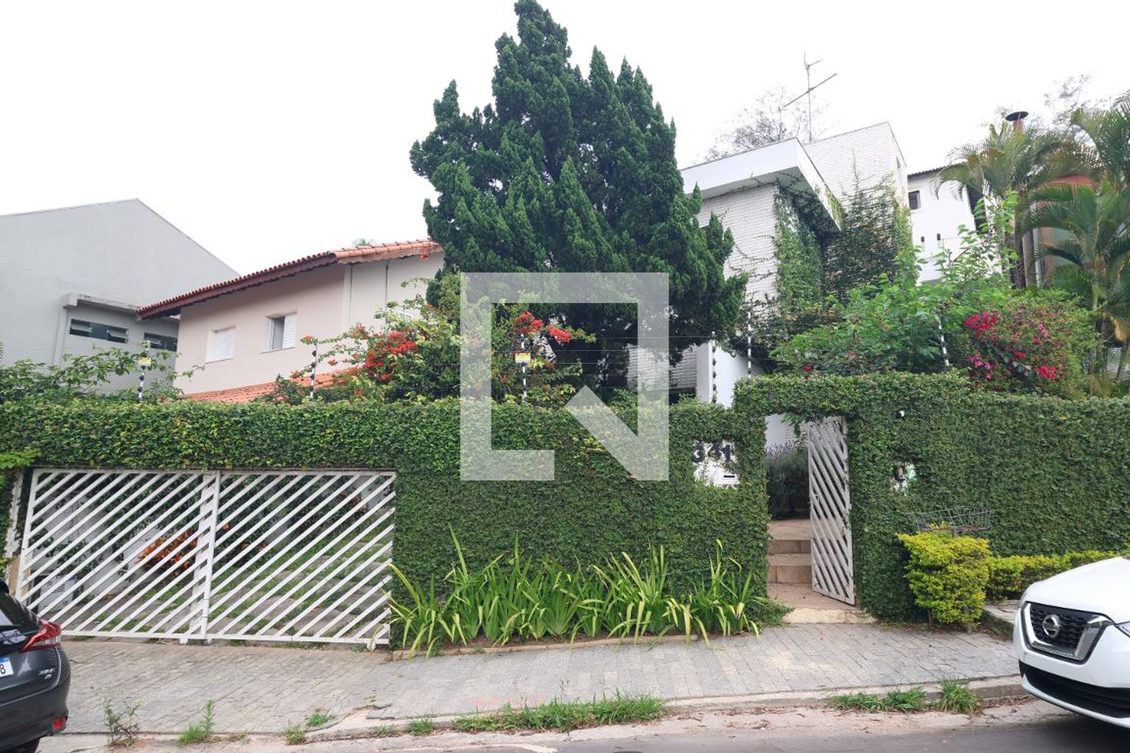 Fachada Condomínio em Avenida Dona Maria Mesquita de Motta e Silva, 341