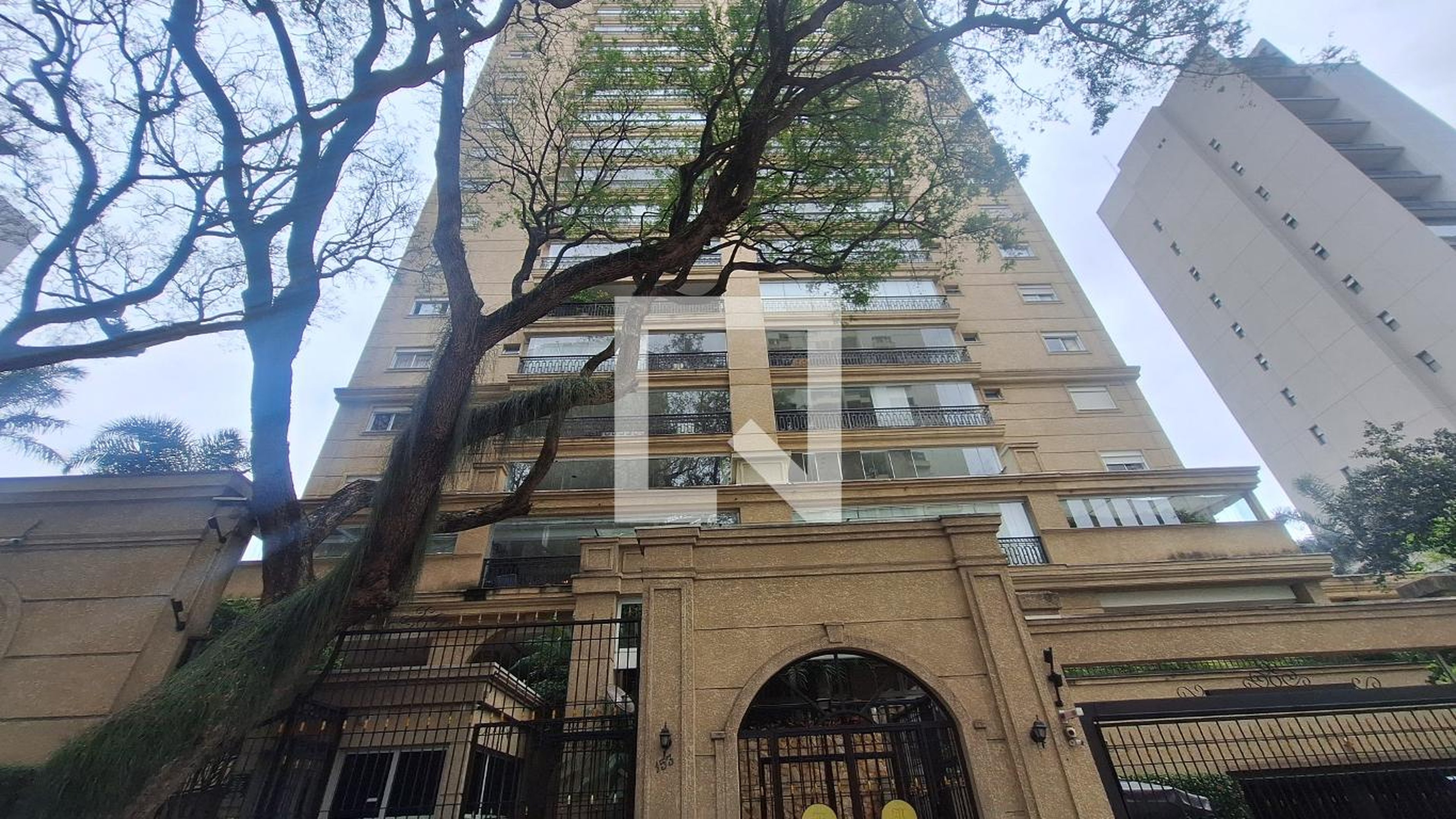 Fachada do Prédio Condomínio Maison La Frontière