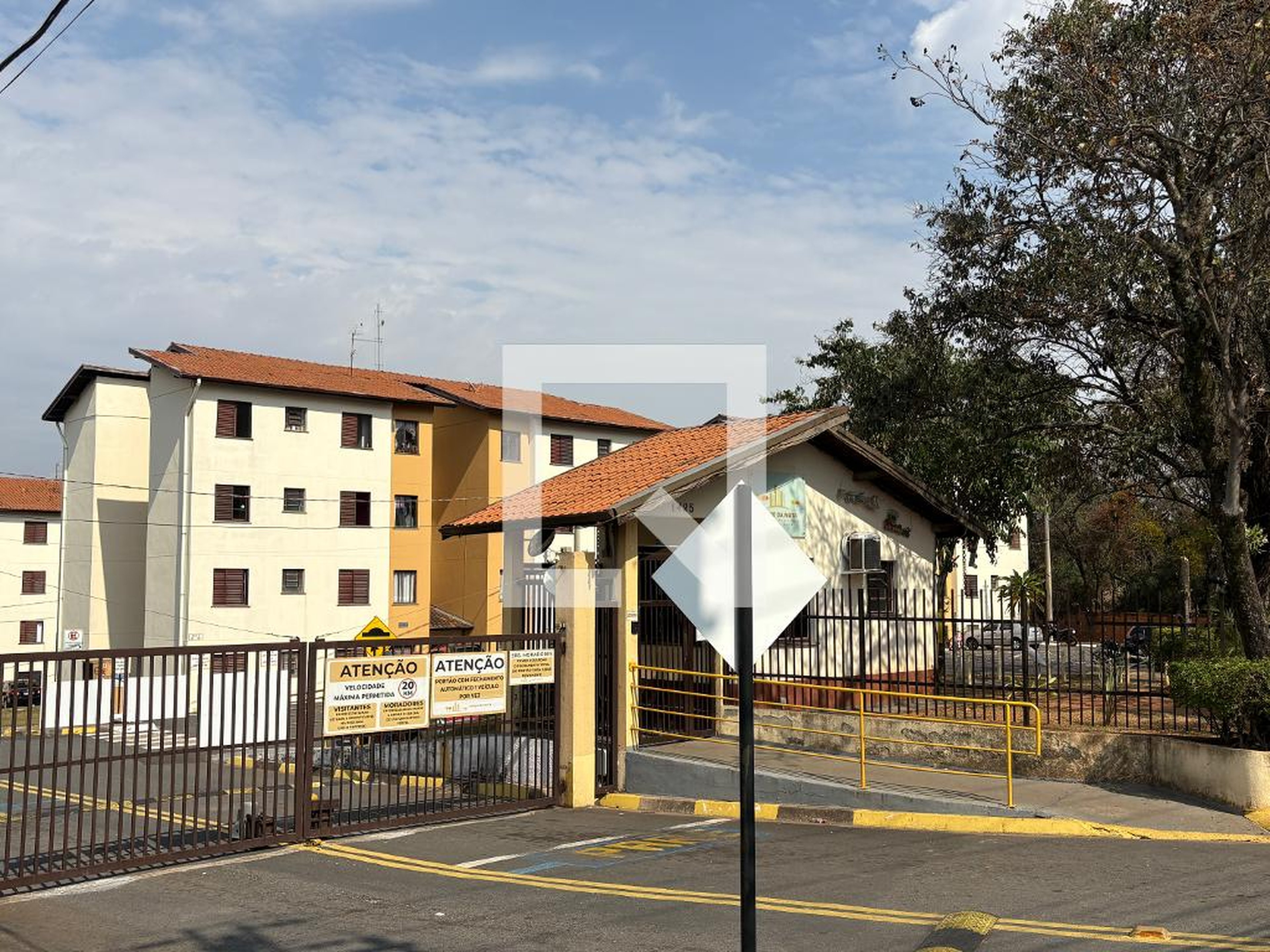 Fachada do Condomínio Condomínio Parque da Mata