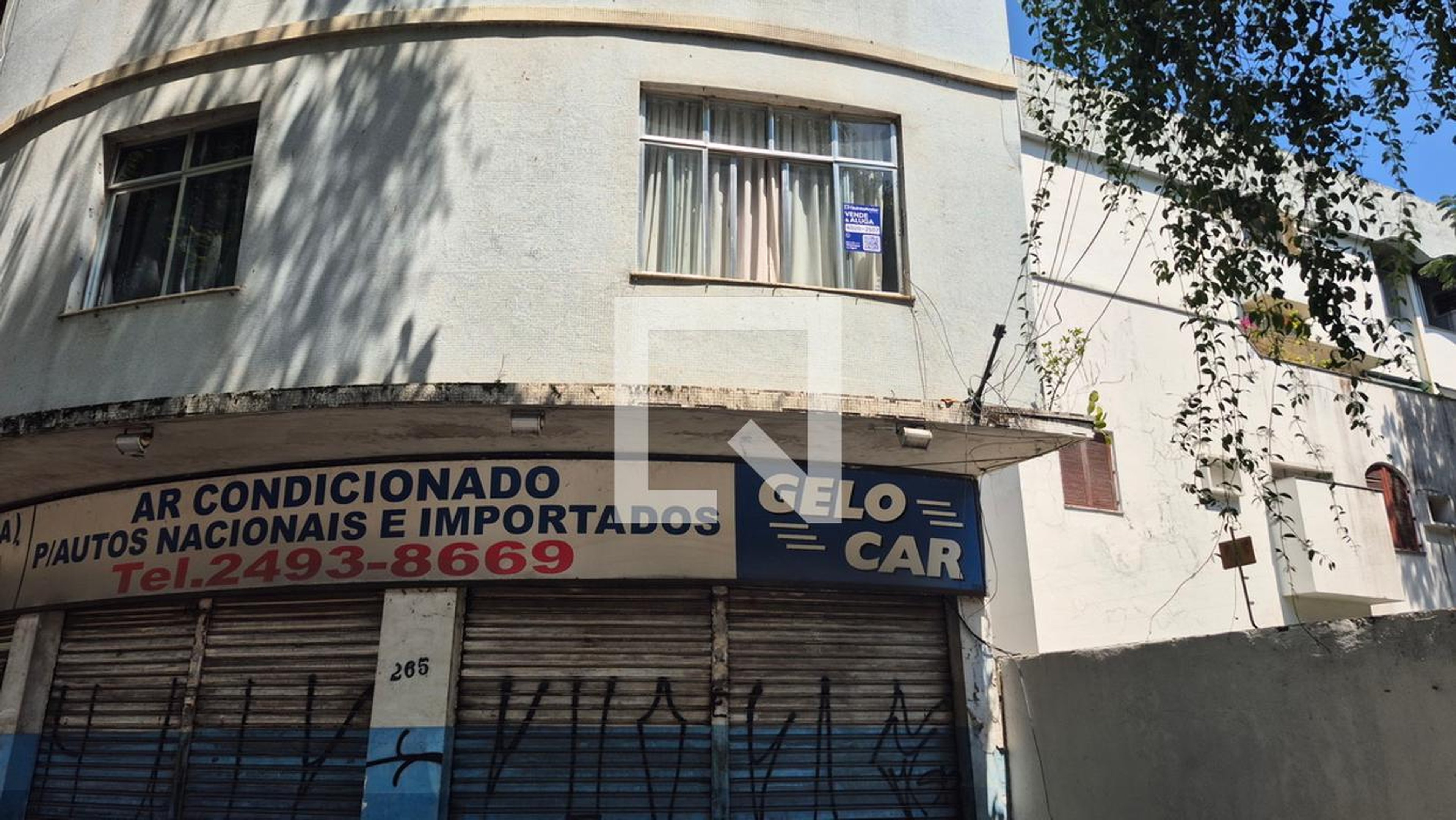 Fachada Condomínio em Rua Professor Ferreira da Rosa, 195