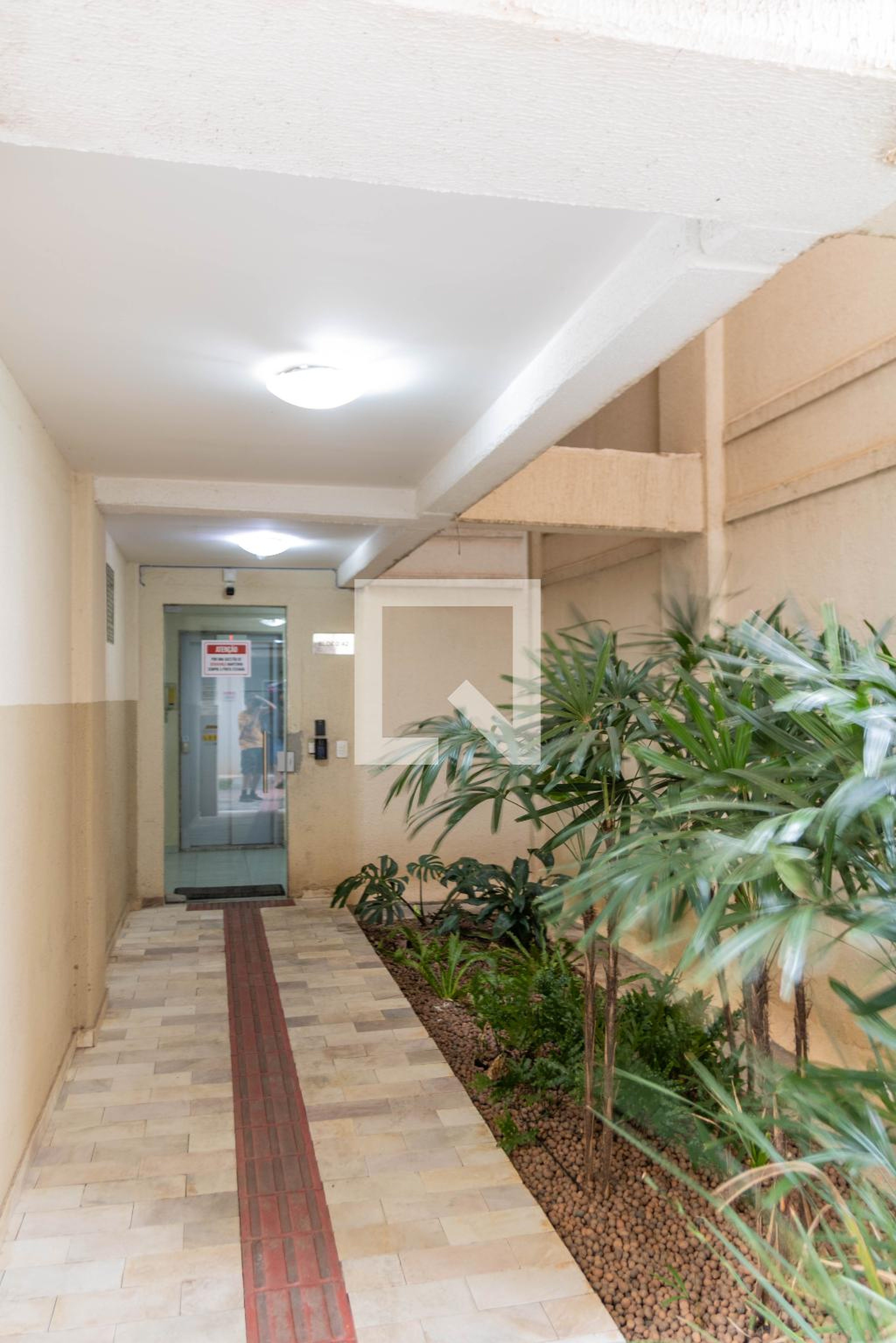 Hall de entrada Condomínio em Rua Caetano Pirri, 141