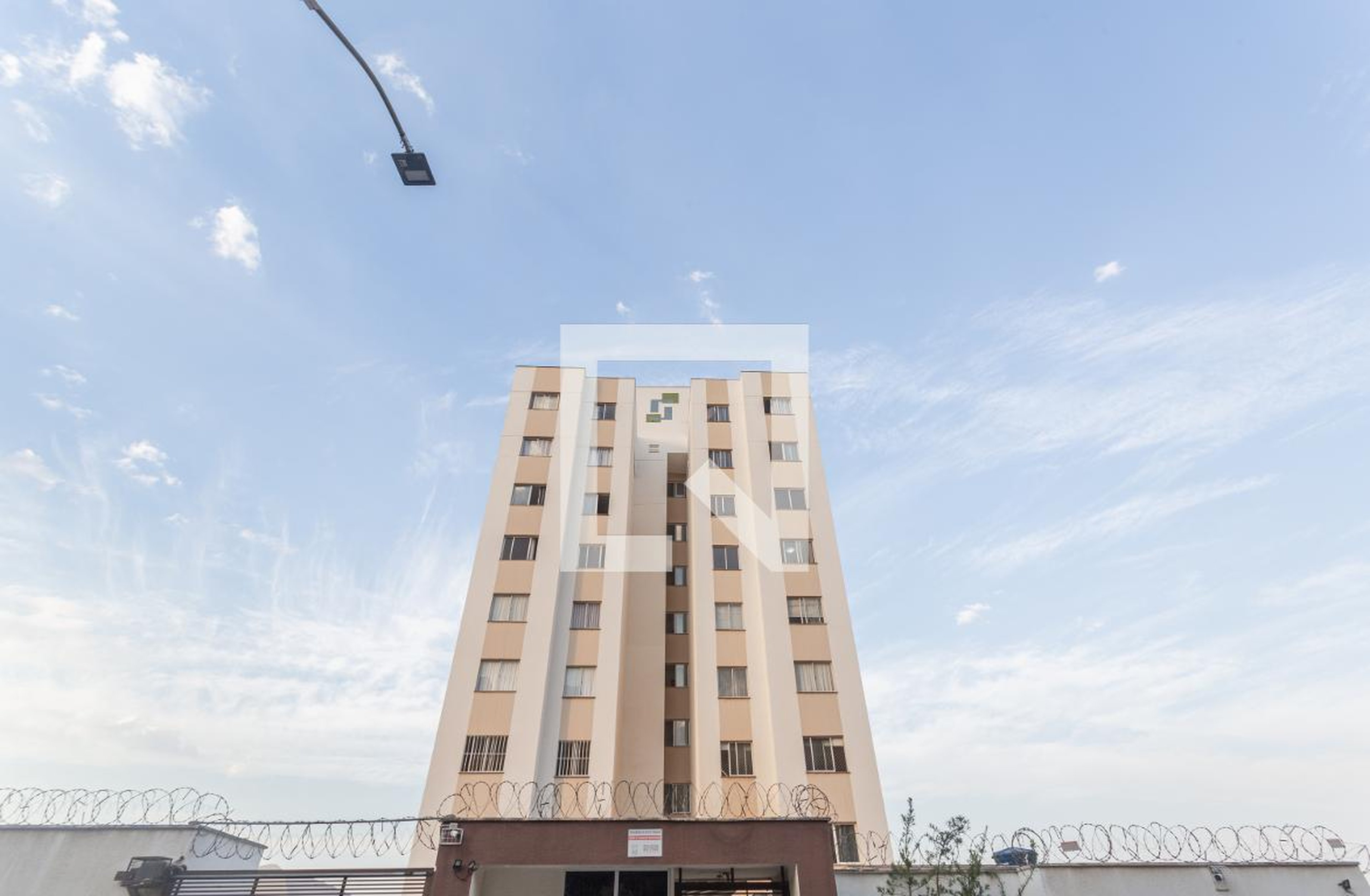 Fachada Condomínio em Rua das Paineiras, 106