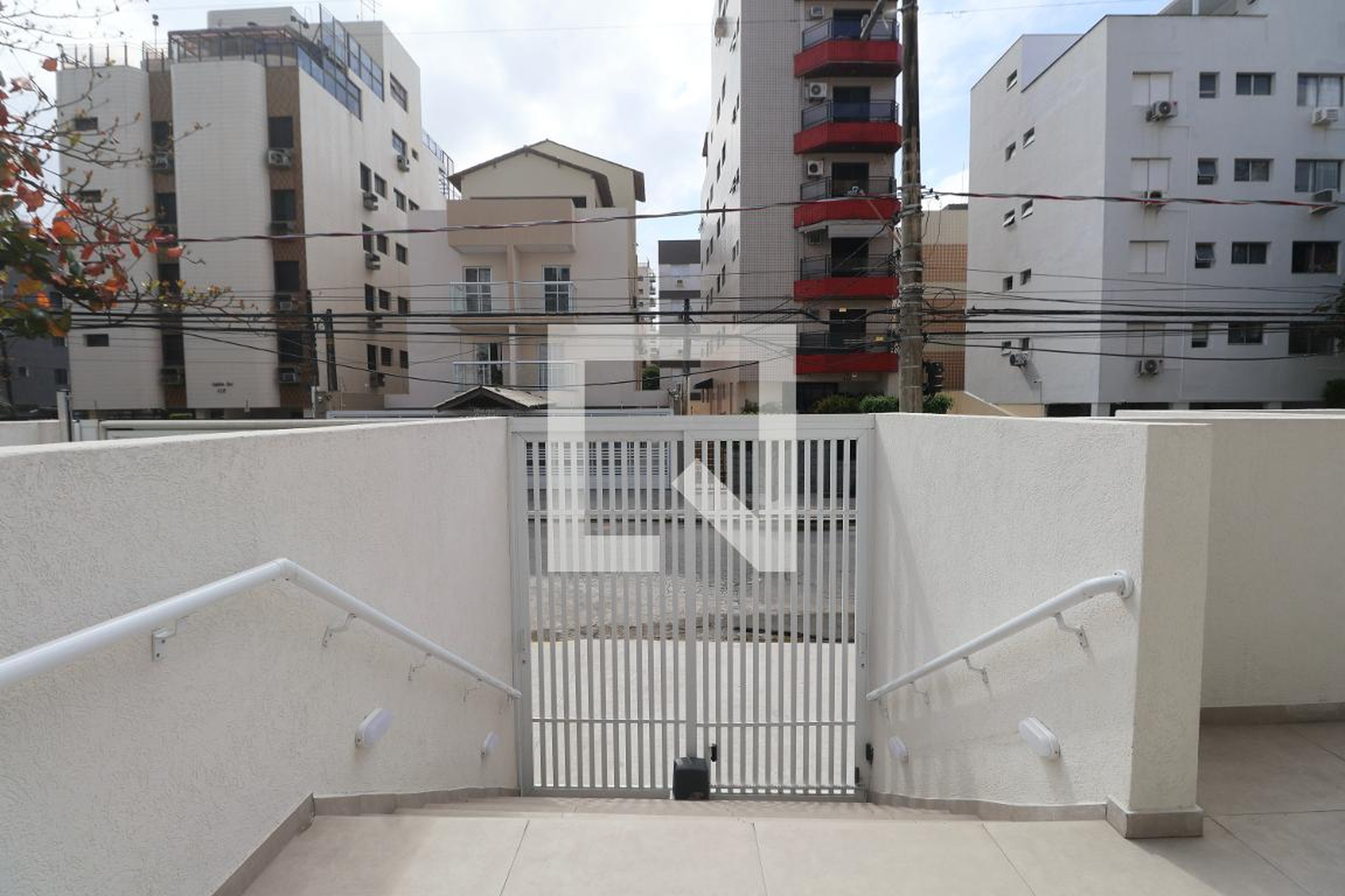 Fachada Condomínio em Rua Colômbia, 385