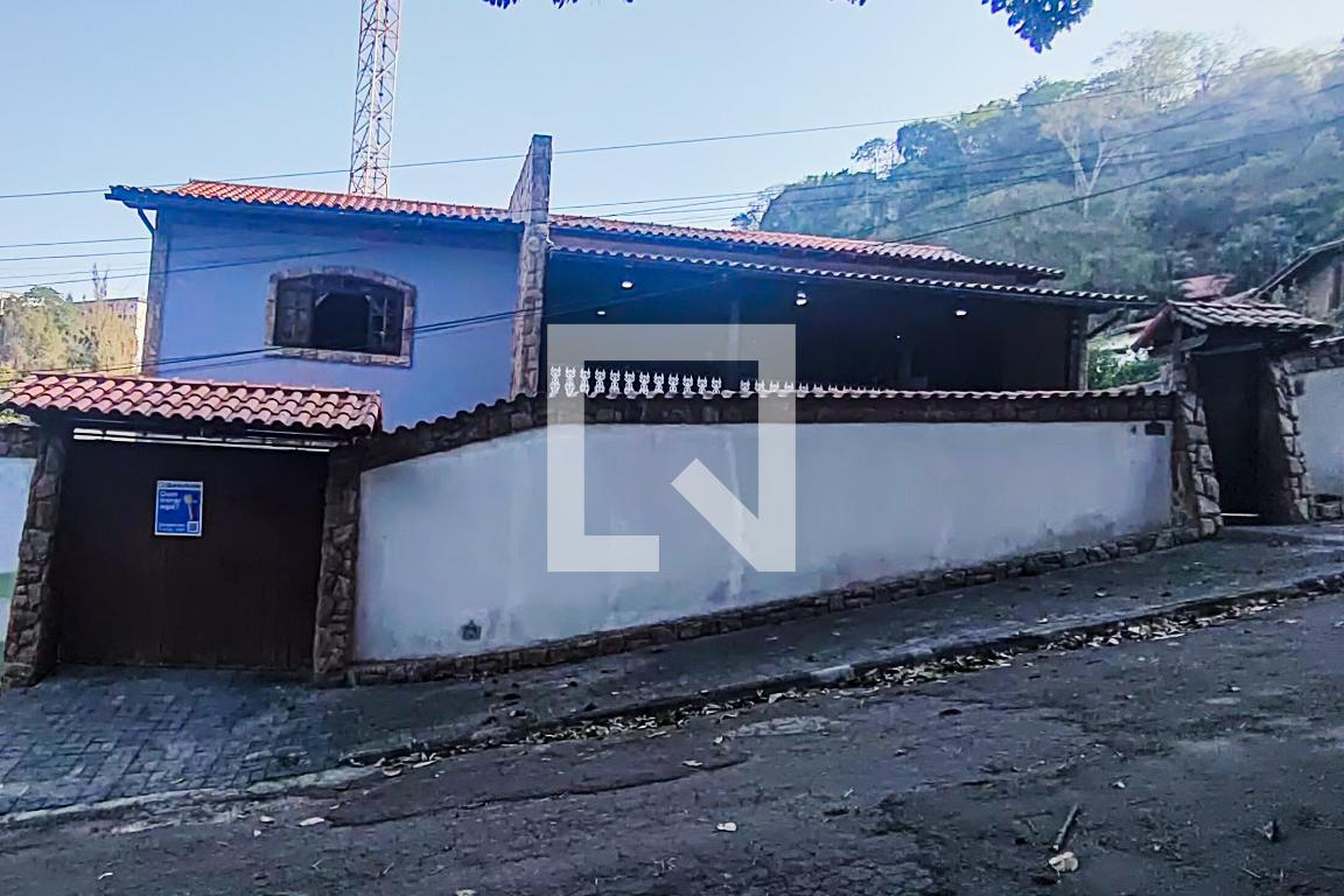 Fachada Condomínio em Estrada dos Teixeiras, 112