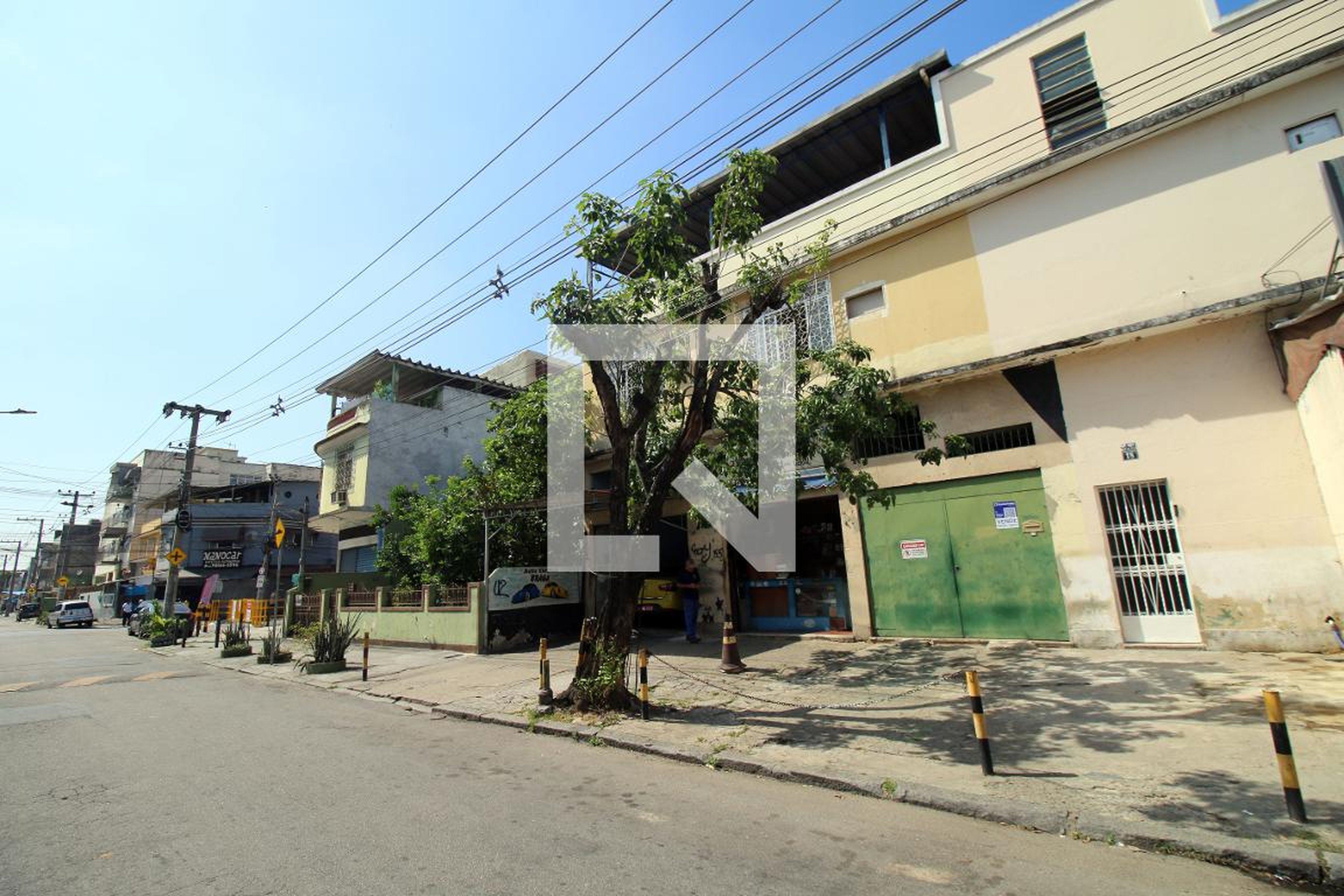 Fachada do Prédio Condomínio em Rua Santa Luz, 18